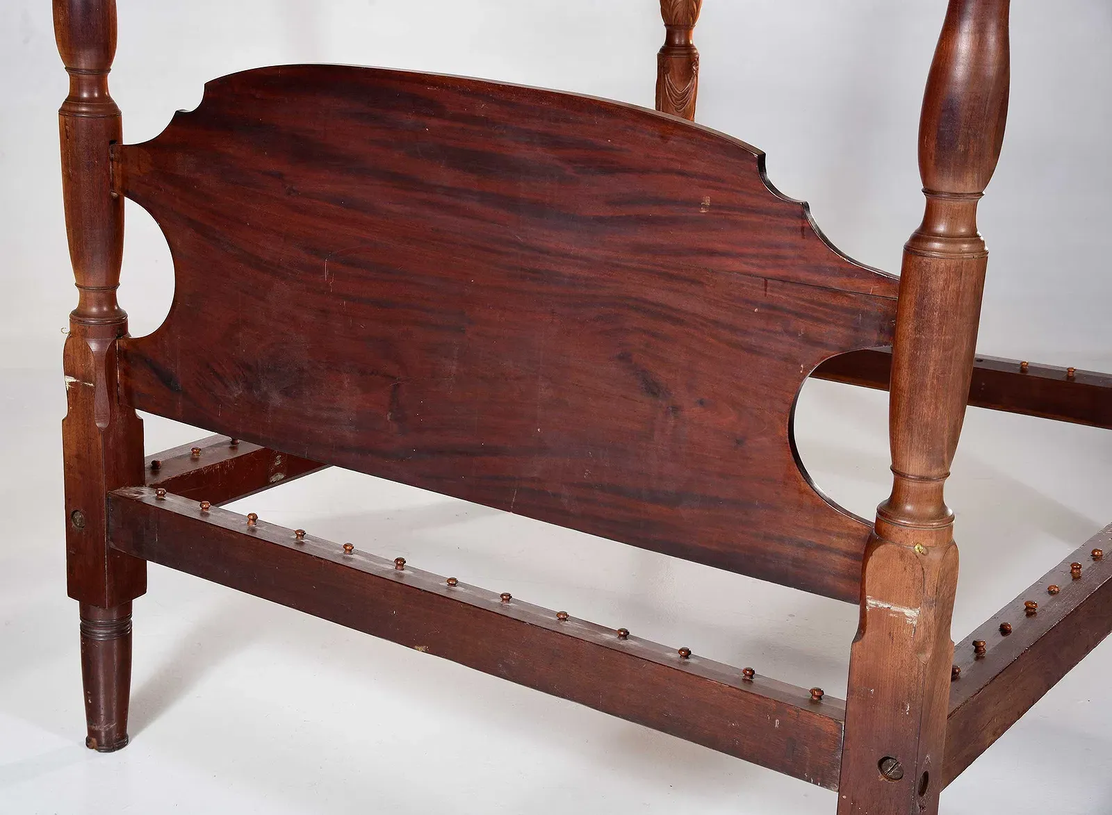 American Federal Period Mahogany Four-Poster Bed thumbnail 5