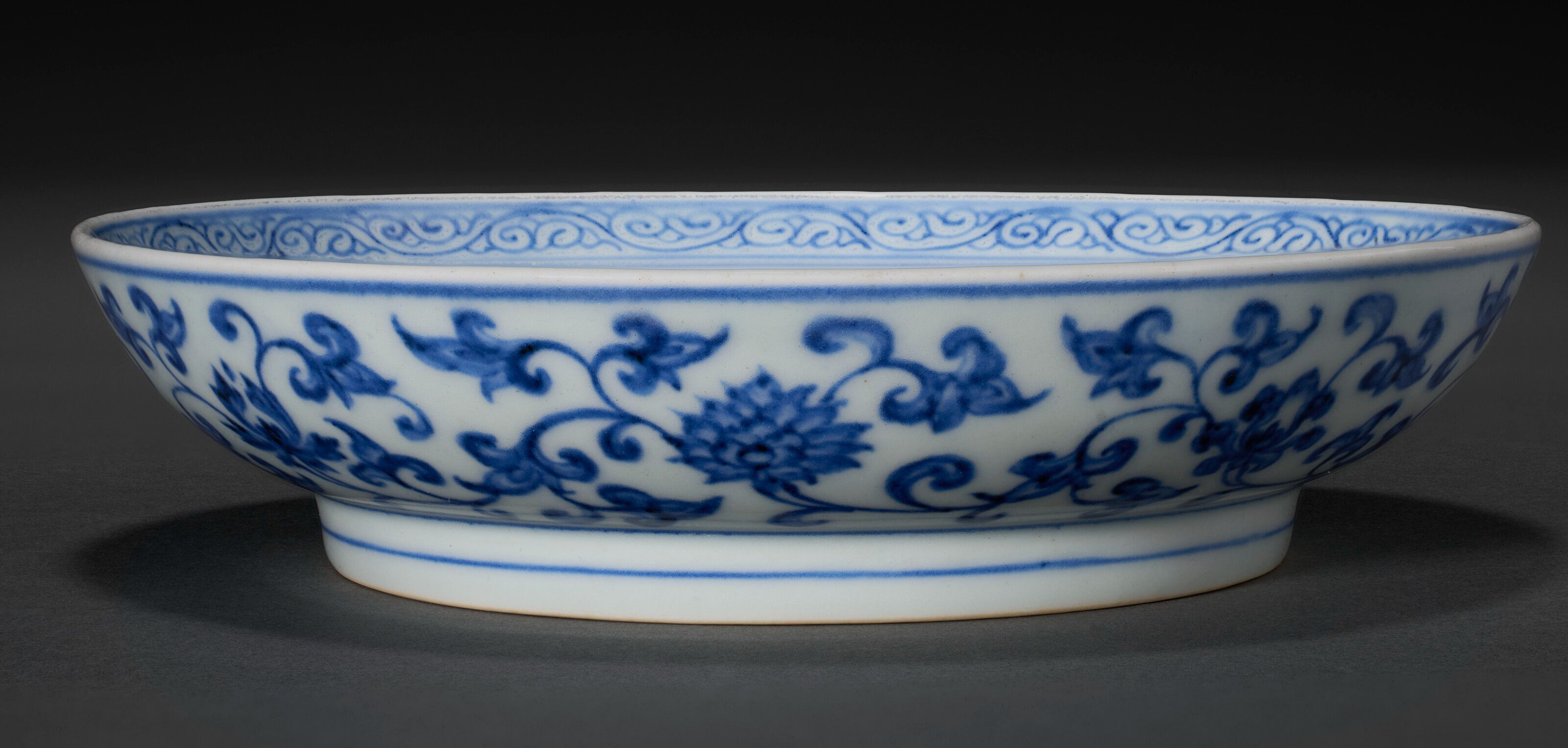 Chinese Ming Period Blue-and-White Porcelain Floral Dish thumbnail 3