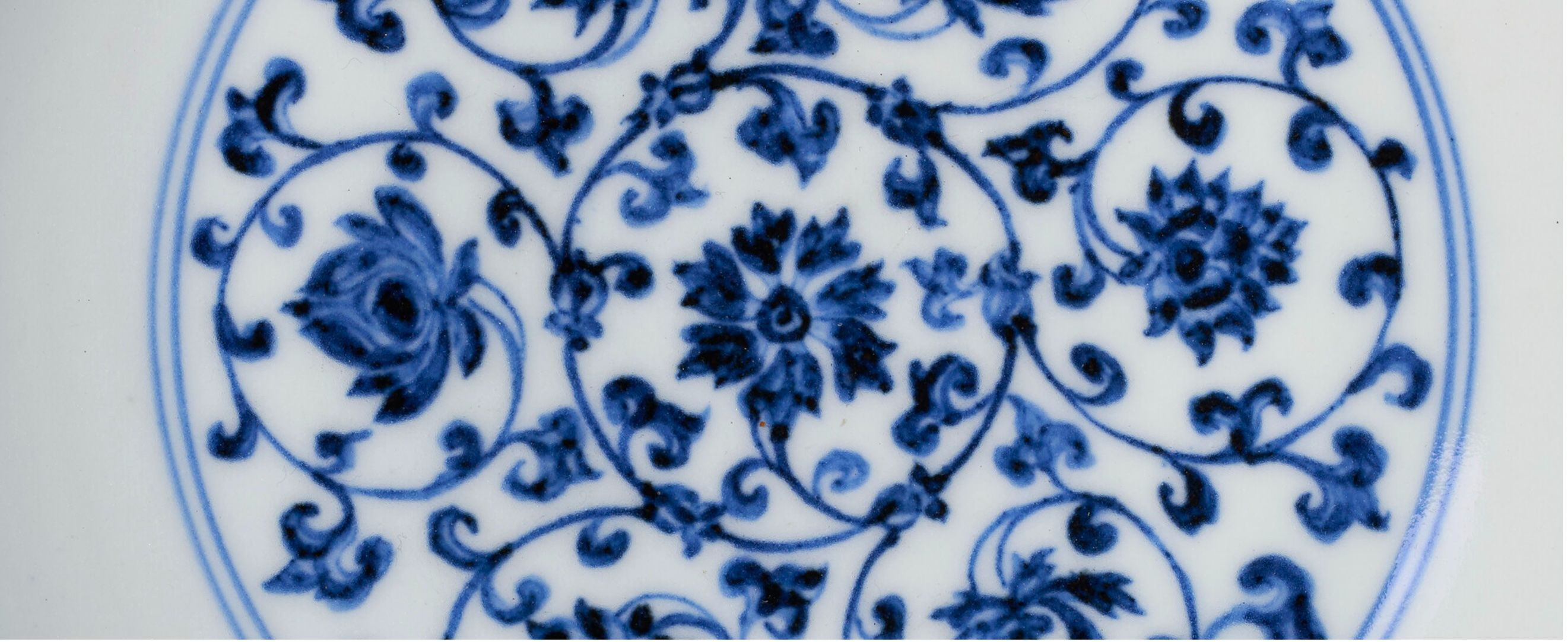 Chinese Ming Period Blue-and-White Porcelain Floral Dish thumbnail 6