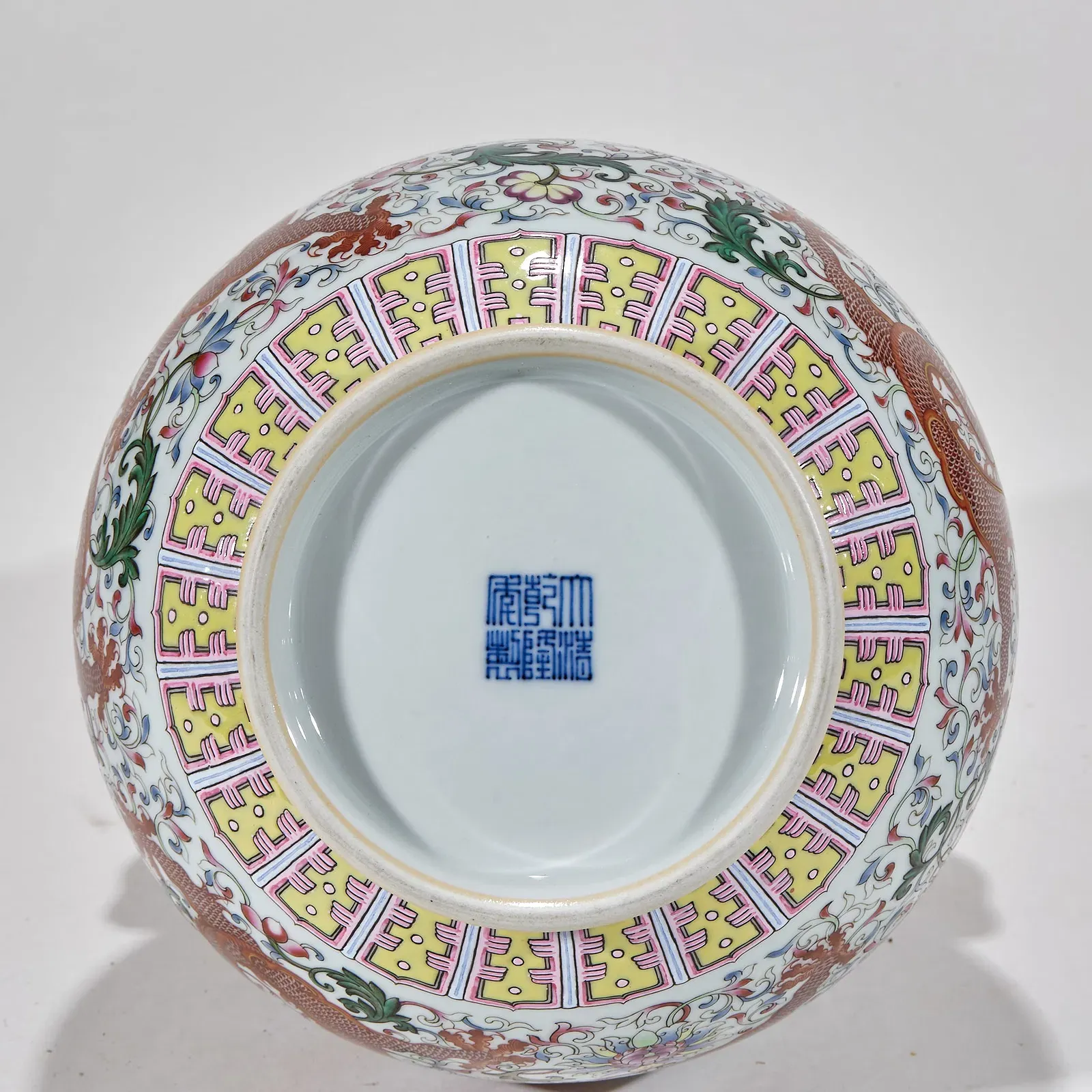 Qing Style Famille Rose Dragon-Handled Porcelain Vase thumbnail 5
