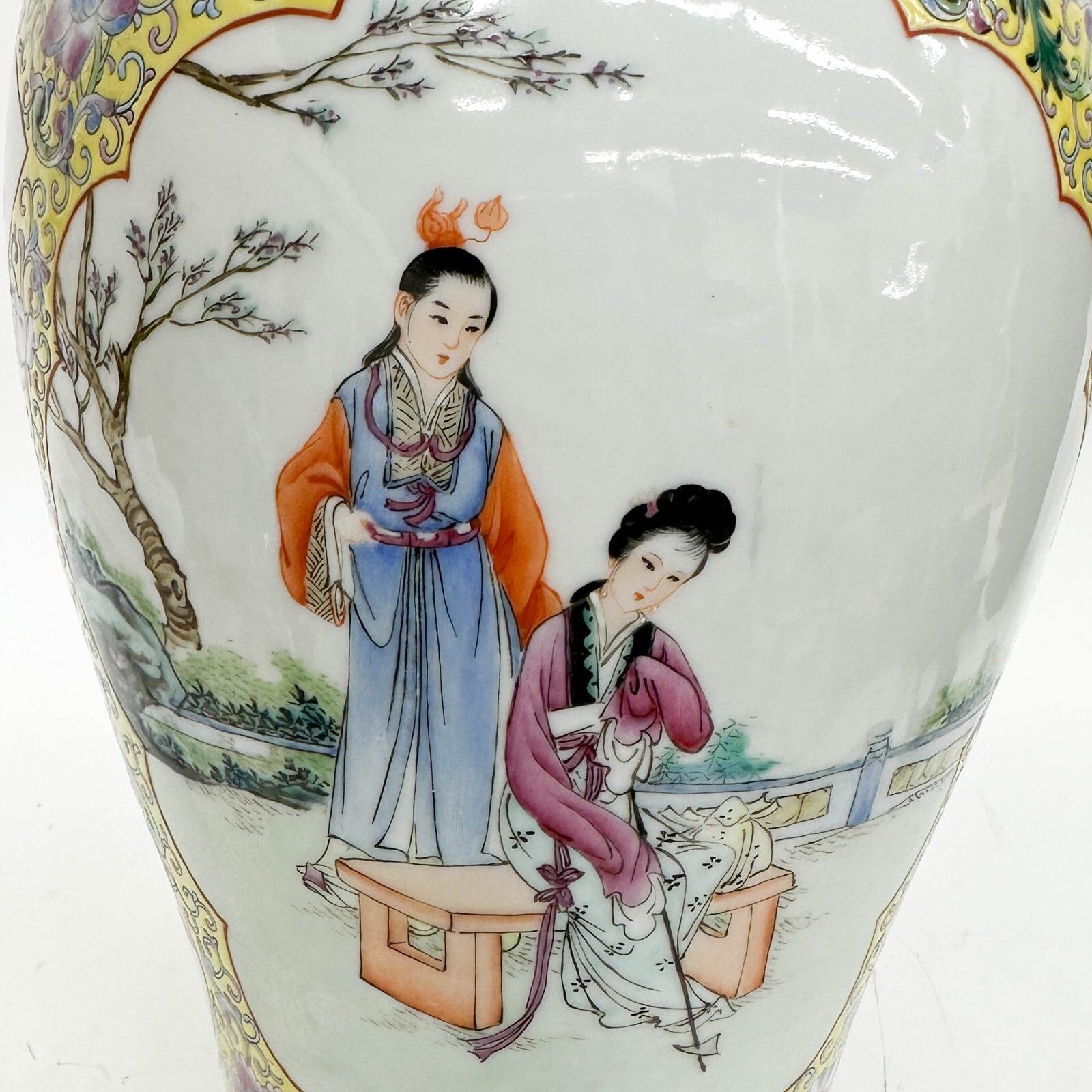 Qing Style Famille Rose Porcelain Vase thumbnail 3