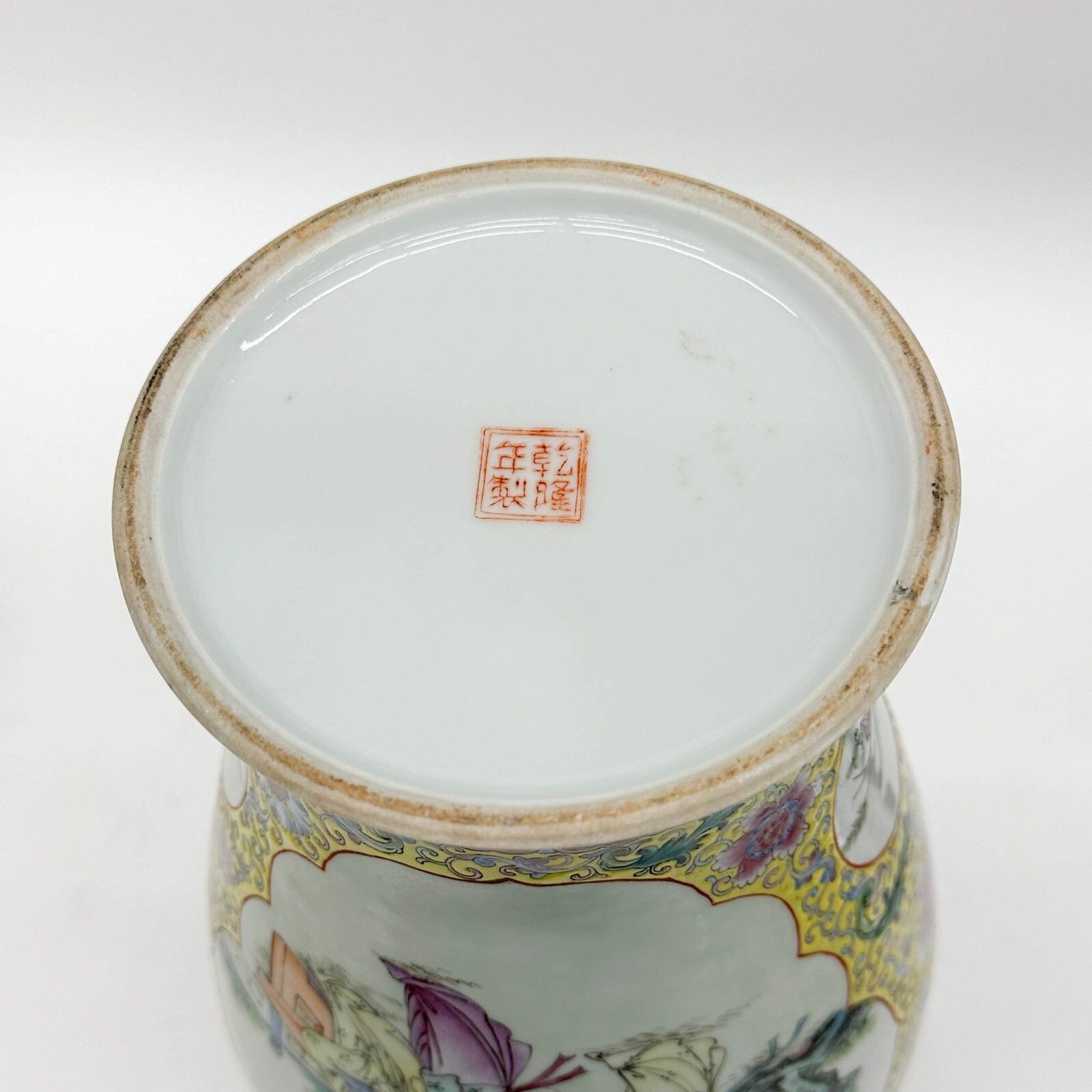 Qing Style Famille Rose Porcelain Vase thumbnail 4