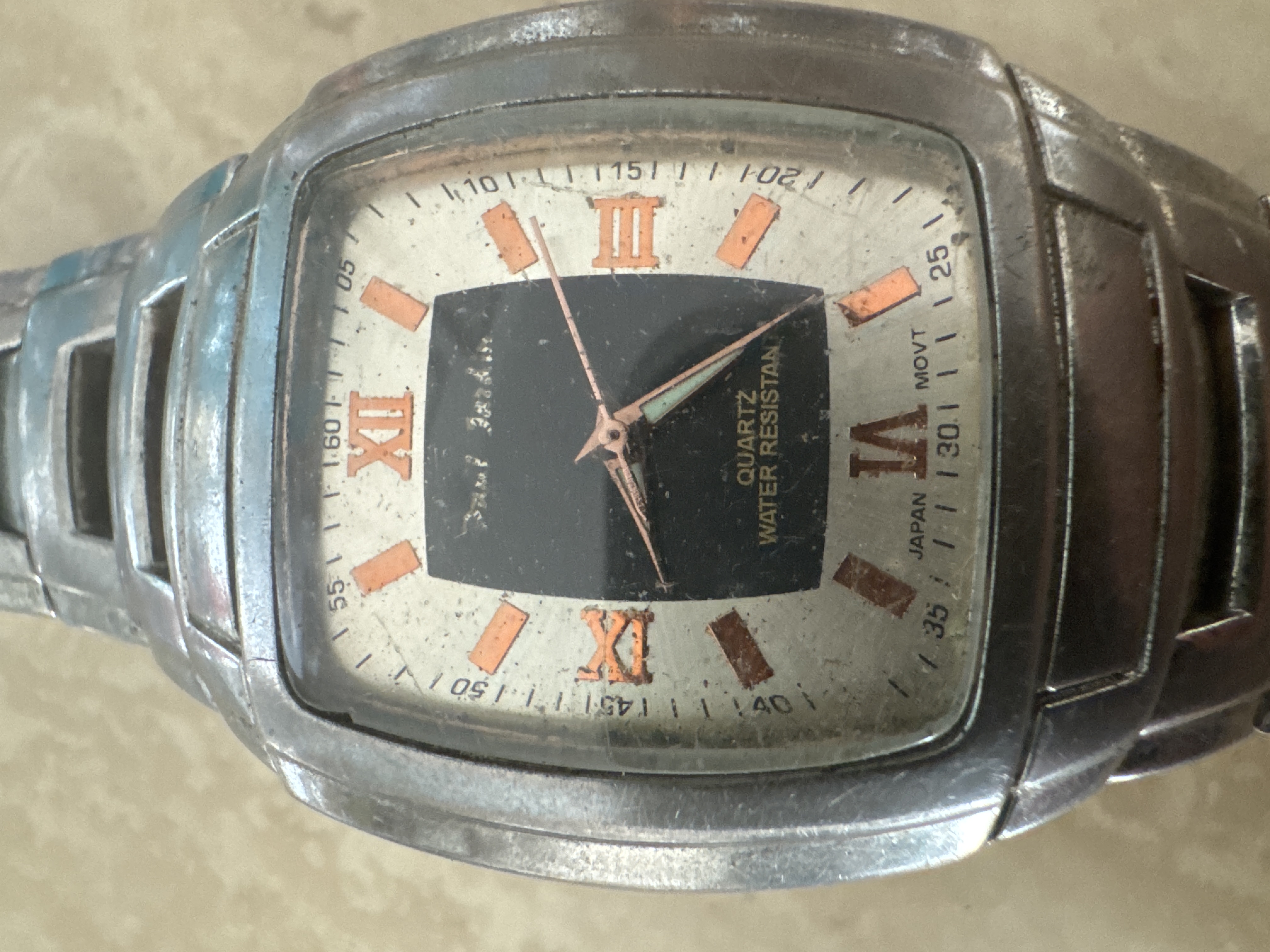 Modern Quartz Wristwatch