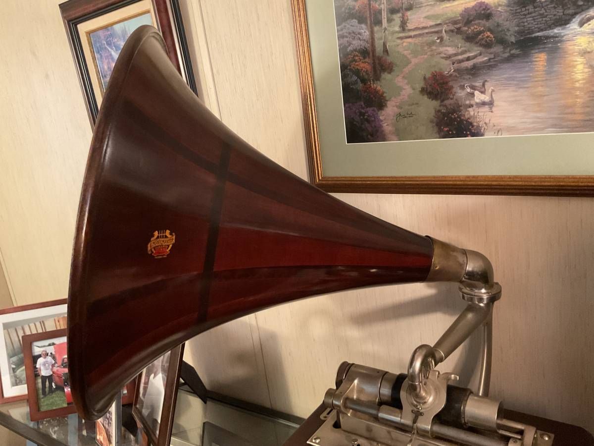 Columbia Graphophone with Wooden Horn thumbnail 3