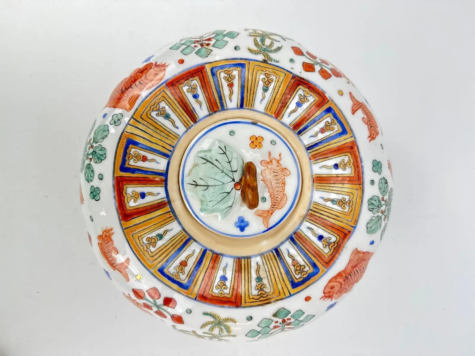 Chinese Wucai Style Porcelain Lidded Jar with Fish and Aquatic Plants thumbnail 4
