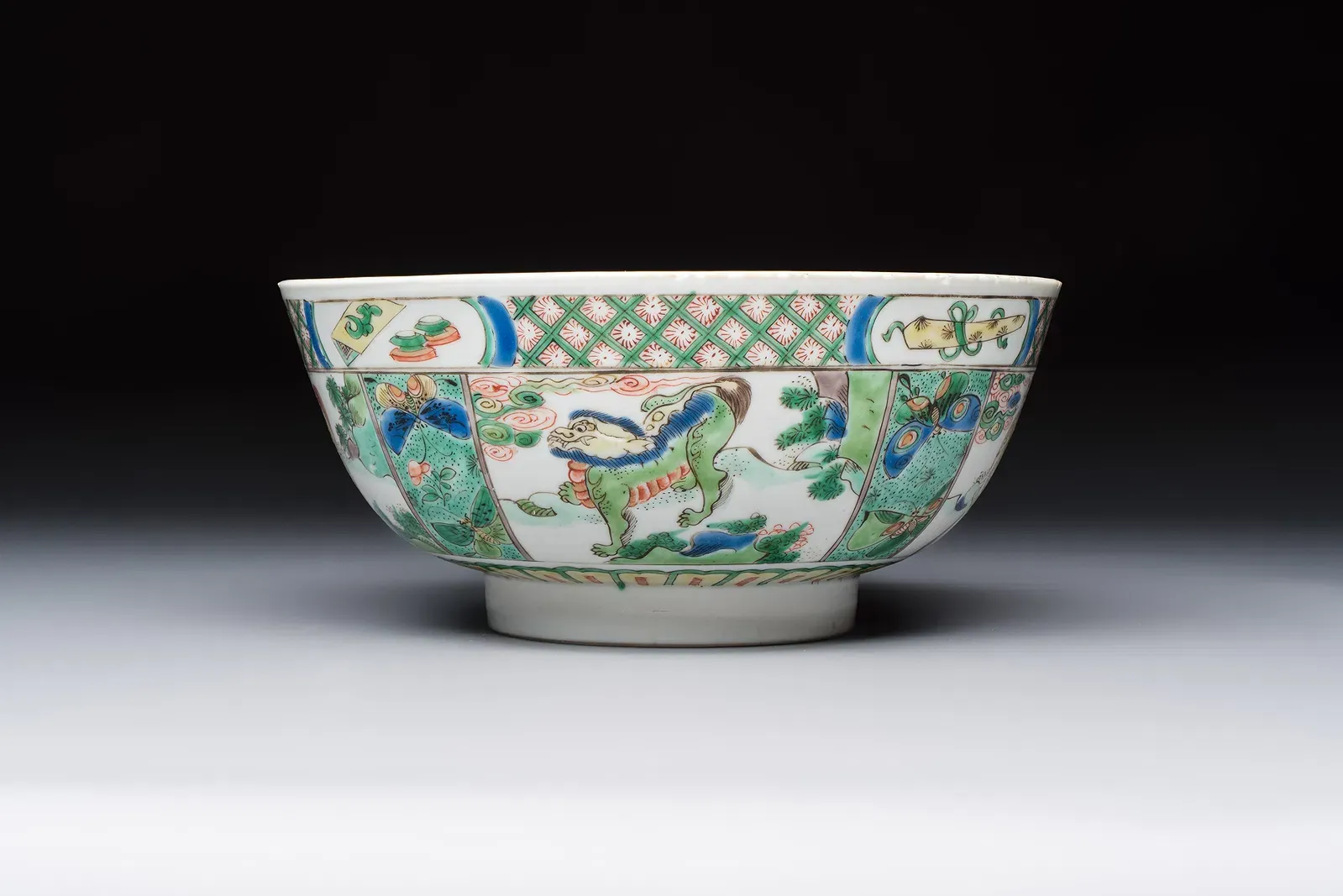 Chinese Kangxi Period Famille Verte Porcelain Bowl with Yongqing Tang Hall Mark thumbnail 2
