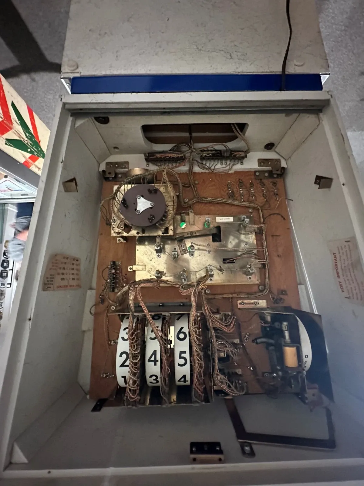 Gottlieb 'Central Park' Pinball Machine thumbnail 5