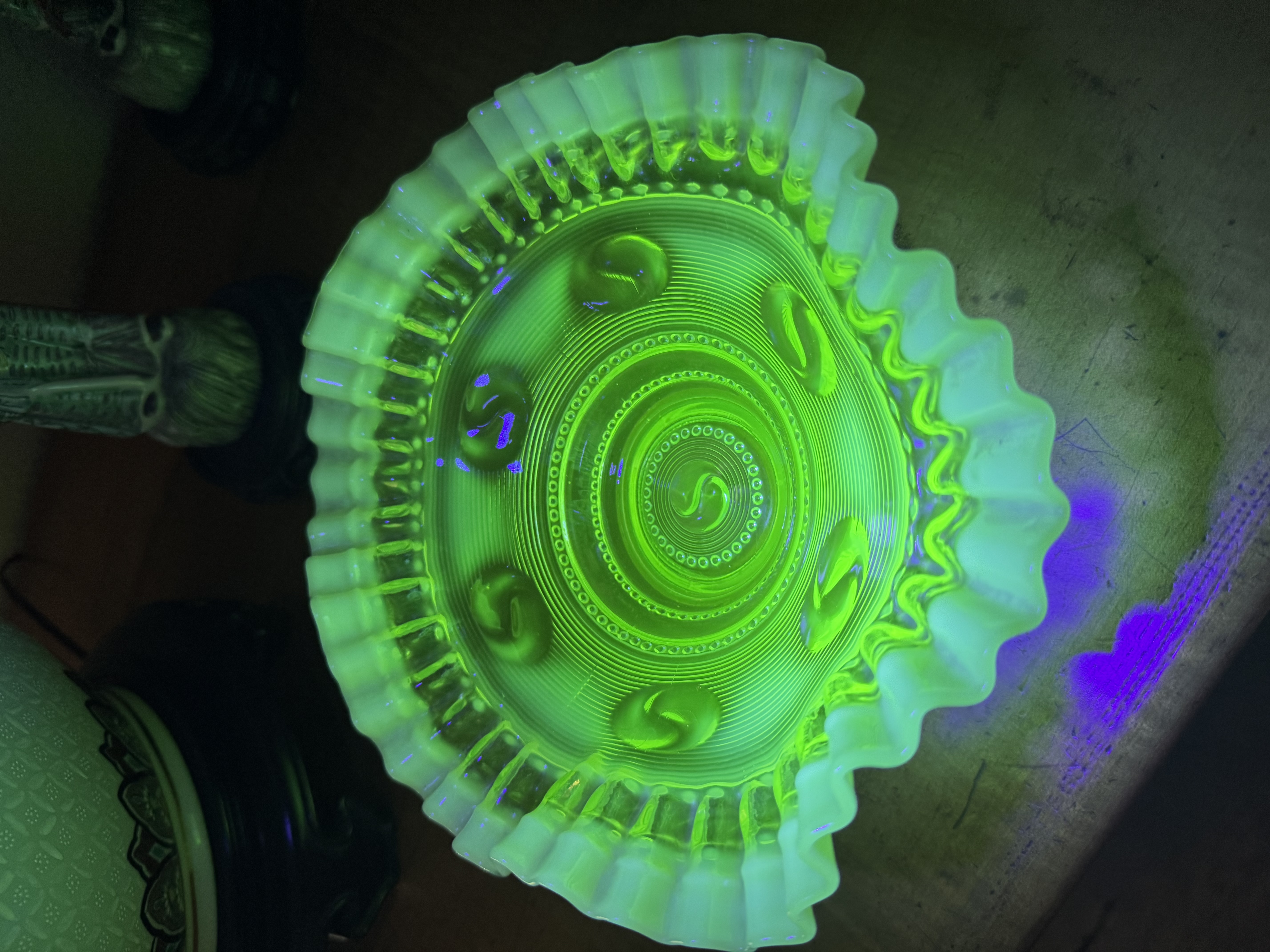Victorian Opalescent Vaseline Glass Ruffled Edge Bowl thumbnail 4