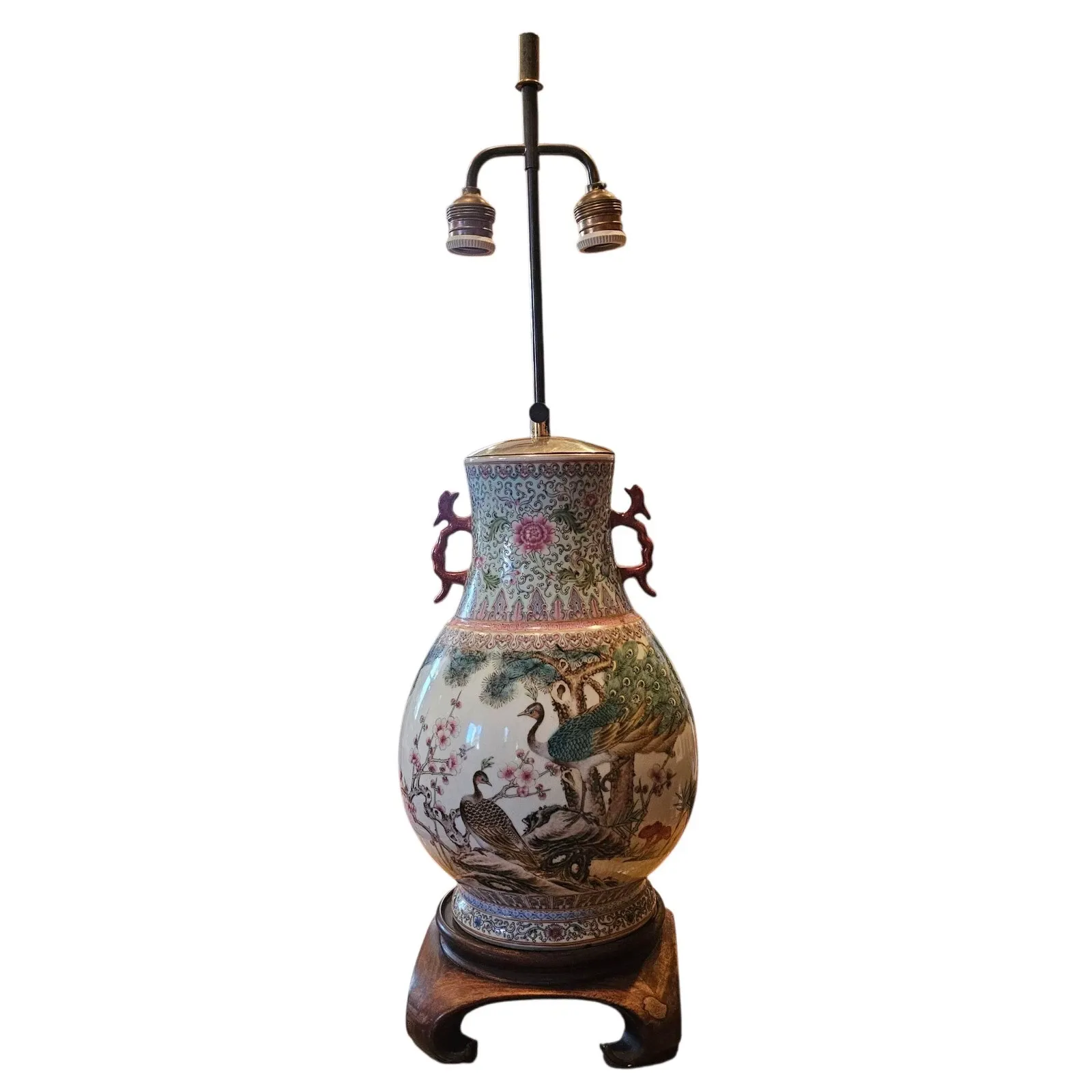 Chinese Porcelain Double-Handled Lamp thumbnail 2