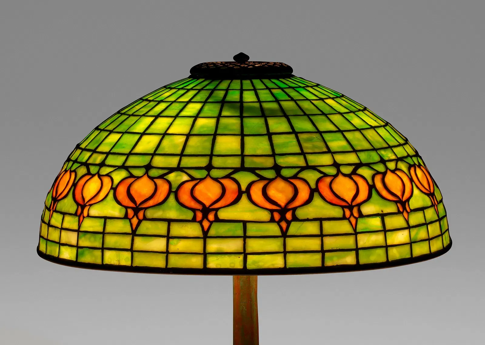 American Art Nouveau Style Leaded Glass Table Lamp with Bronze Base thumbnail 4