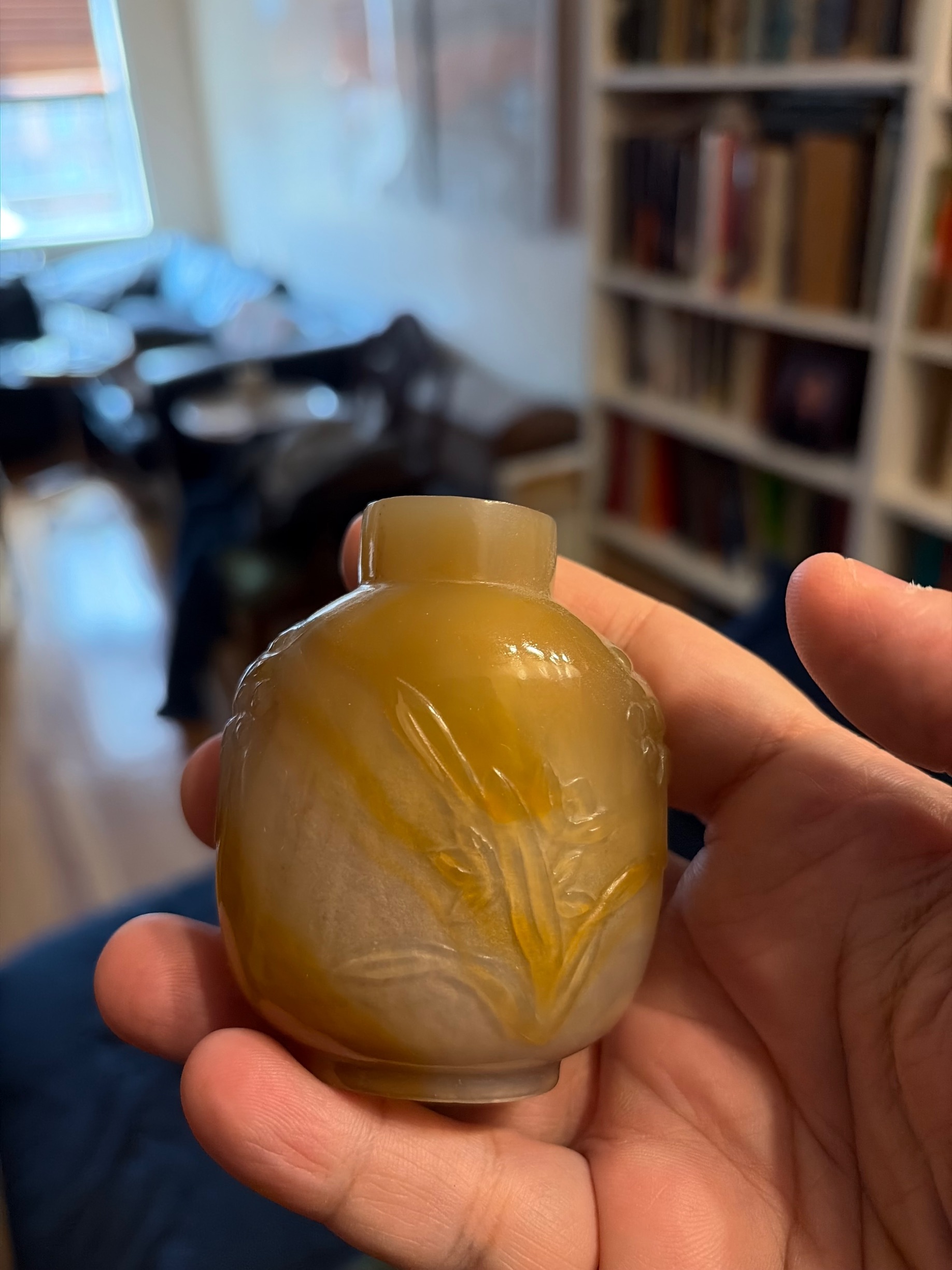 Chinese Qing Style Agate Snuff Bottle