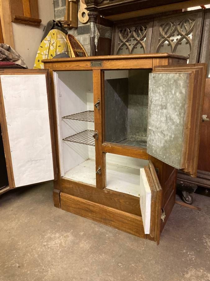 Early 20th Century Oak Icebox thumbnail 5