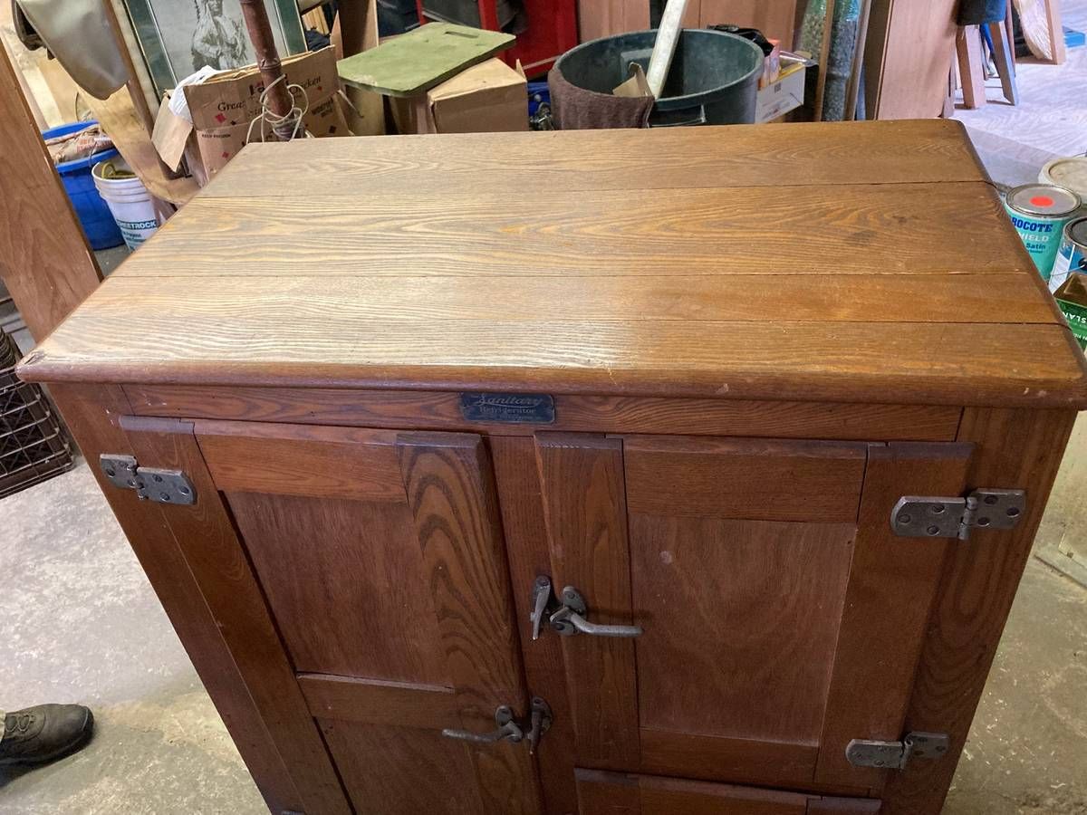 Early 20th Century Oak Icebox thumbnail 8