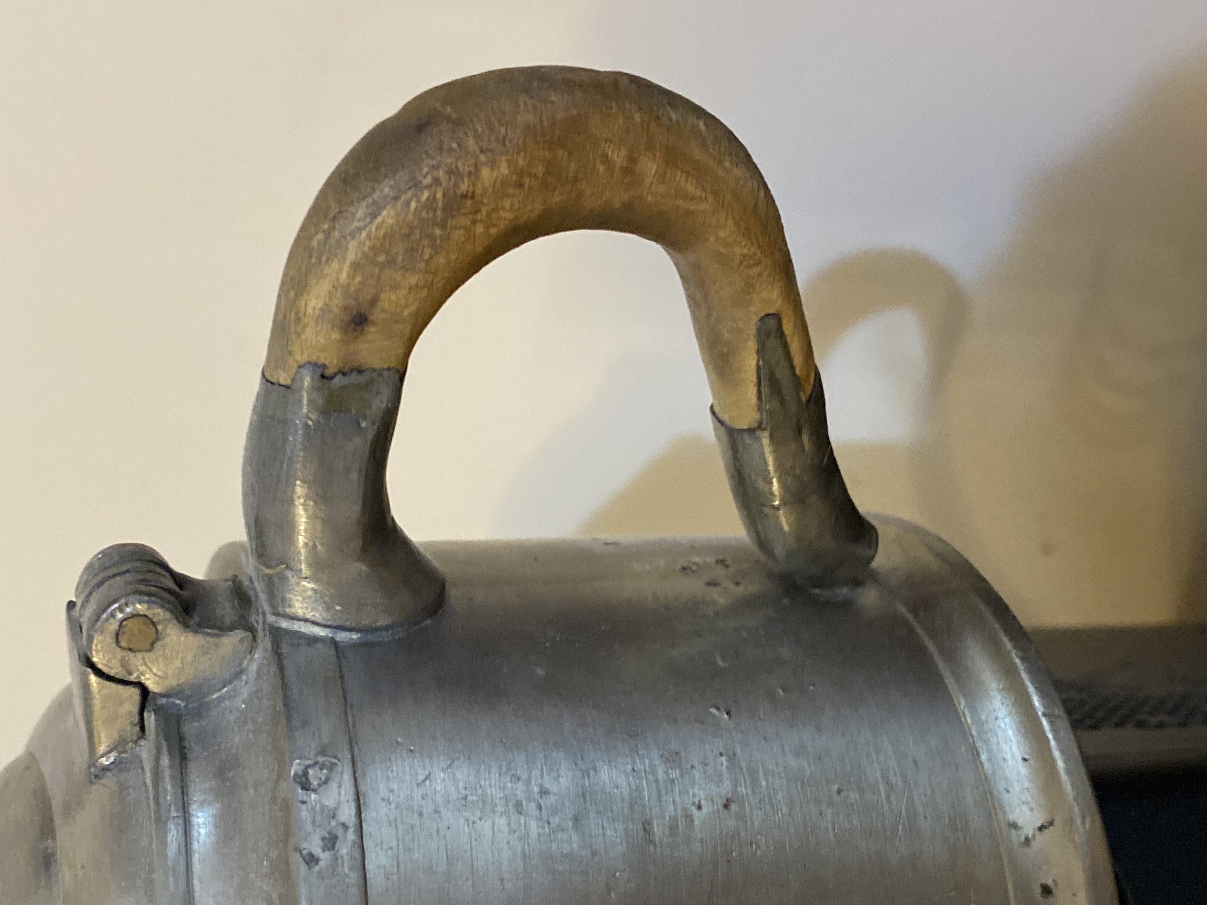 Scandinavian Early 20th-Century Pewter Teapot with Wooden Handle thumbnail 2