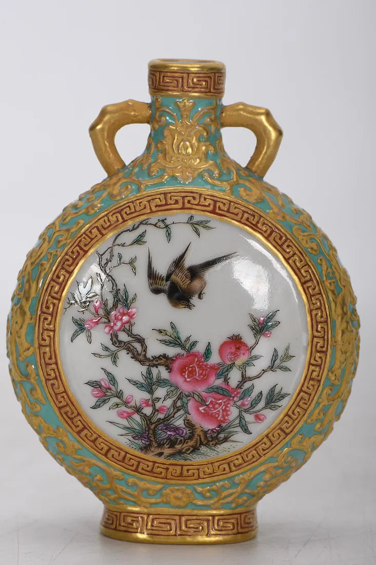 Chinese Qing Style Porcelain Moon Flask thumbnail 9