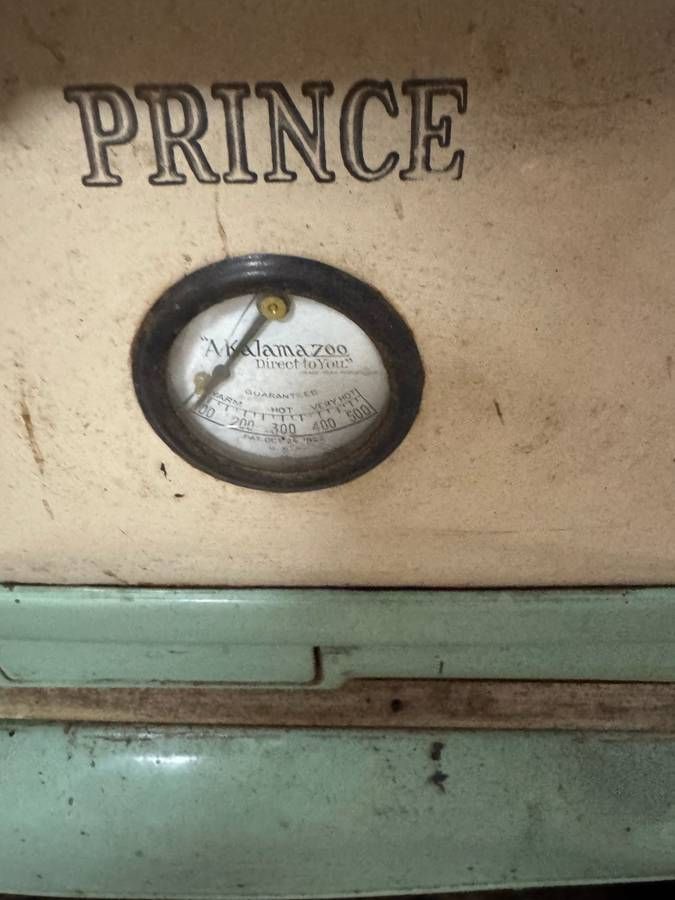 American Art Deco Cast Iron and Enamel 'Prince' Wood-Burning Kitchen Stove thumbnail 2