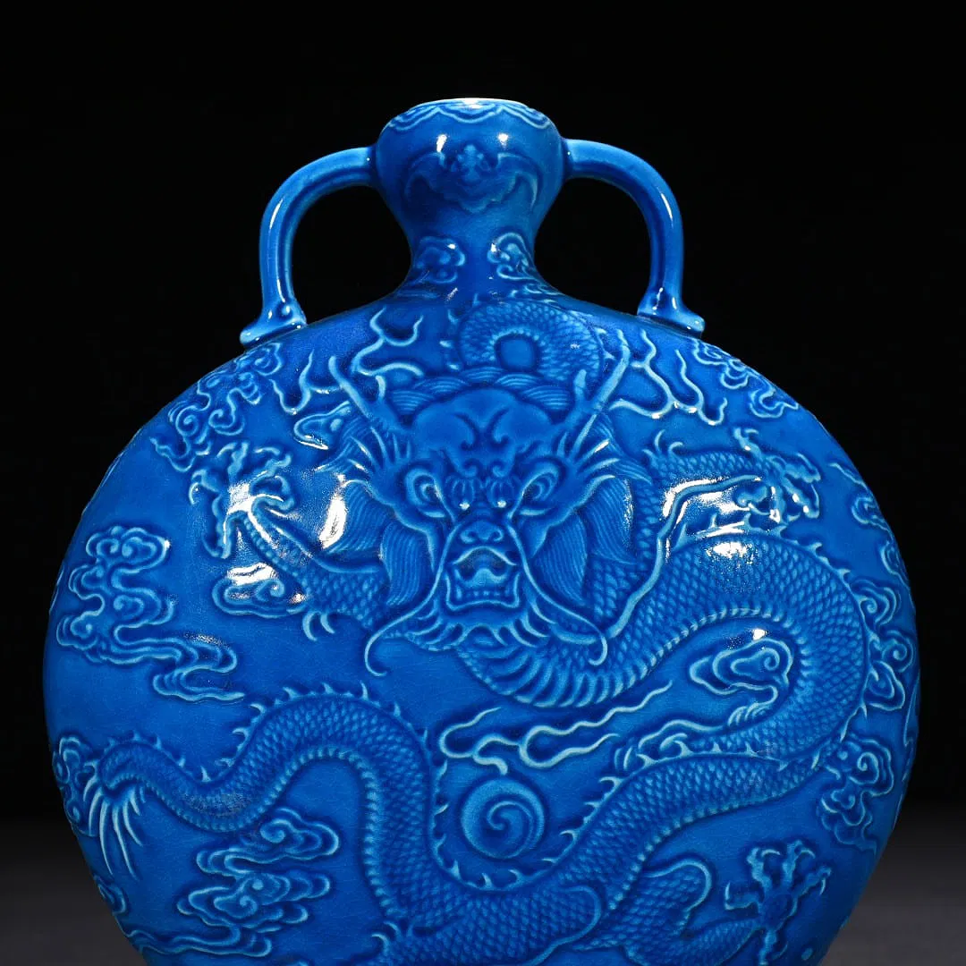 Chinese Qing Style Turquoise-Glazed Porcelain Moon Flask with Qianlong Mark thumbnail 4