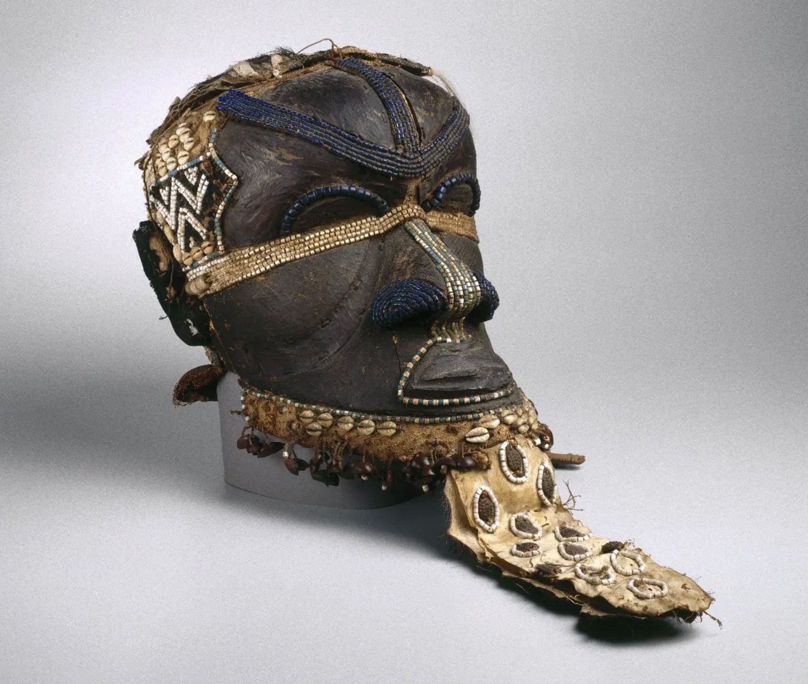 Chokwe/Lwena Period Wood and Bead Mwana Pwo Mask thumbnail 2