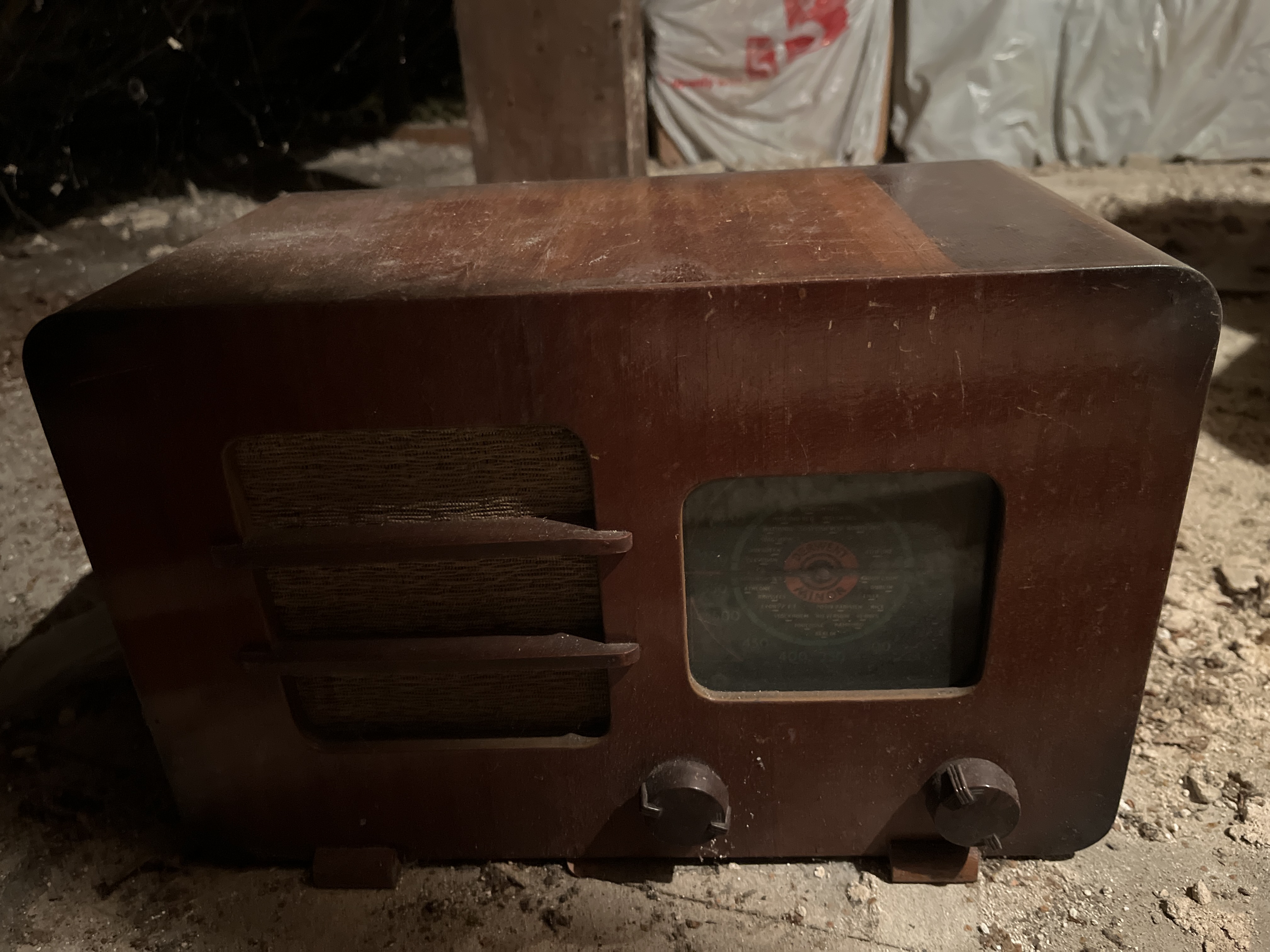 American Art Deco Period Walnut Veneer Tabletop Tube Radio