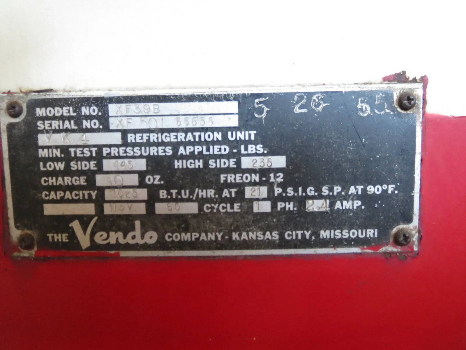 American Mid-Century Modern Painted Steel Coca-Cola Vendo Vending Machine thumbnail 12