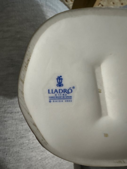 Lladró Porcelain Figurine "A Hug of Love"