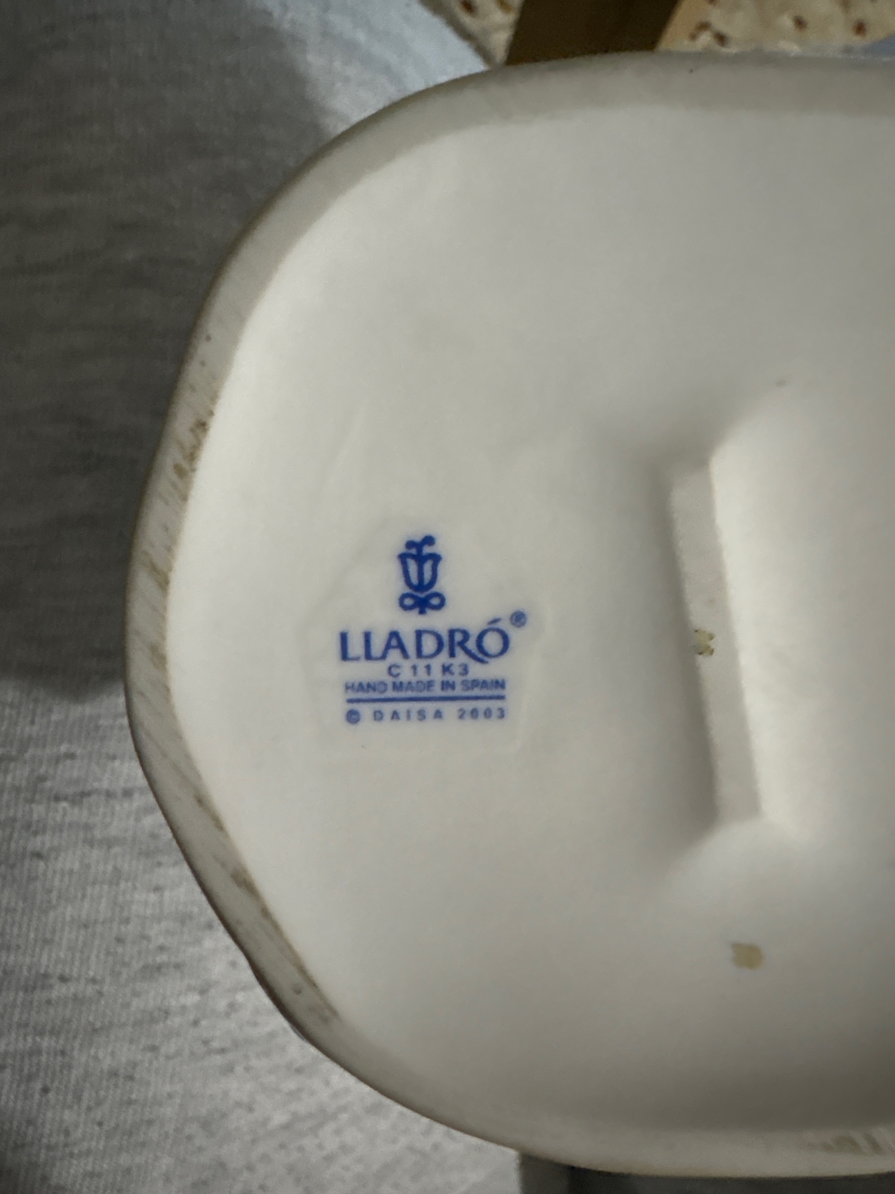 Lladró Porcelain Figurine "A Hug of Love"