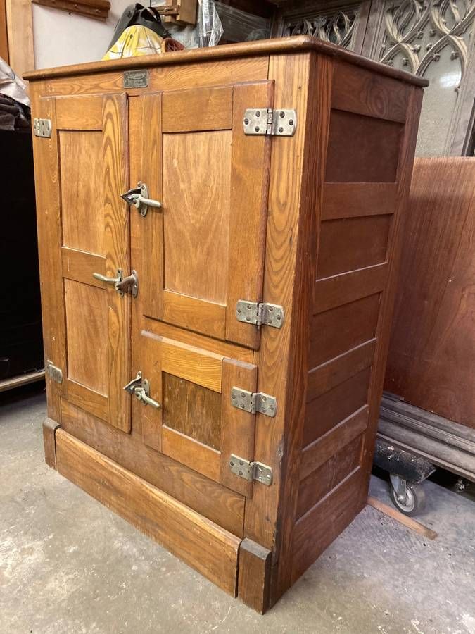 American Early 20th-Century Oak Icebox "Sanitary Refrigerator" thumbnail 4