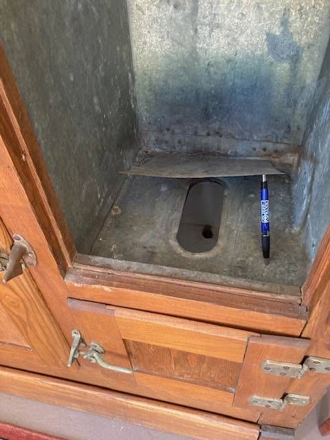 American Early 20th-Century Oak Icebox "Sanitary Refrigerator" thumbnail 7