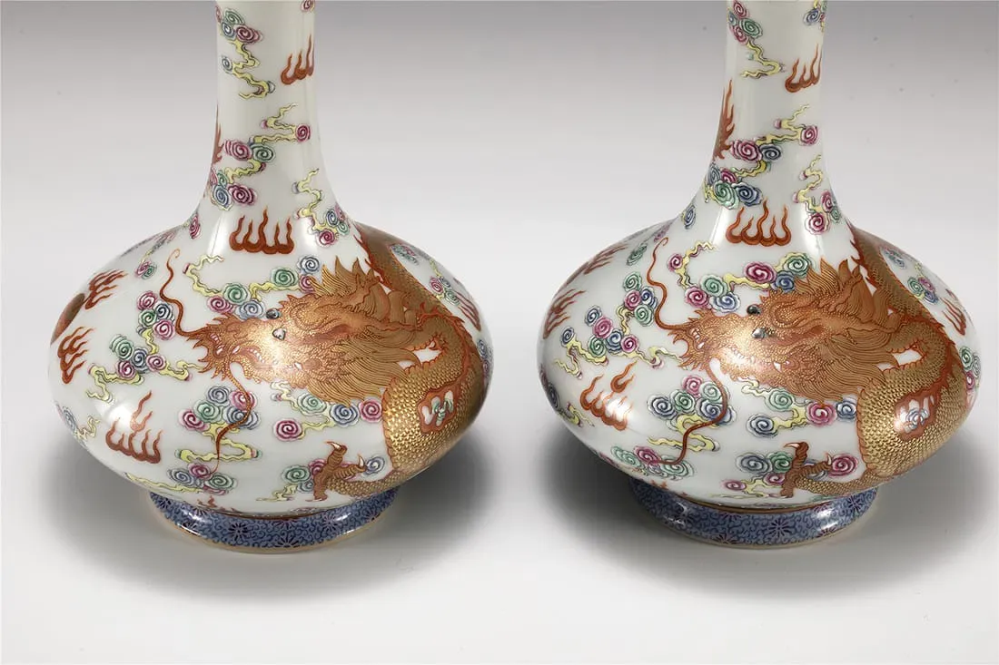 Qing Dynasty Yongzheng Period Famille-Rose Gilt Dragon Porcelain Bottle Vases (Pair) thumbnail 4