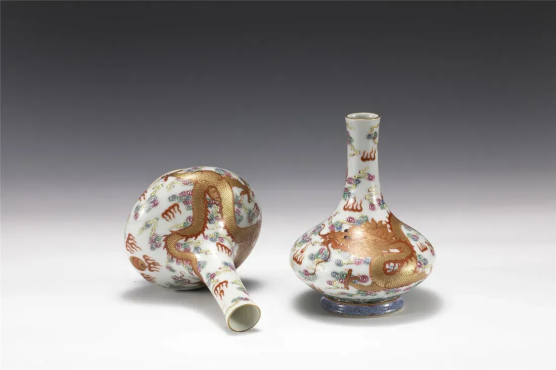 Qing Dynasty Yongzheng Period Famille-Rose Gilt Dragon Porcelain Bottle Vases (Pair) thumbnail 5