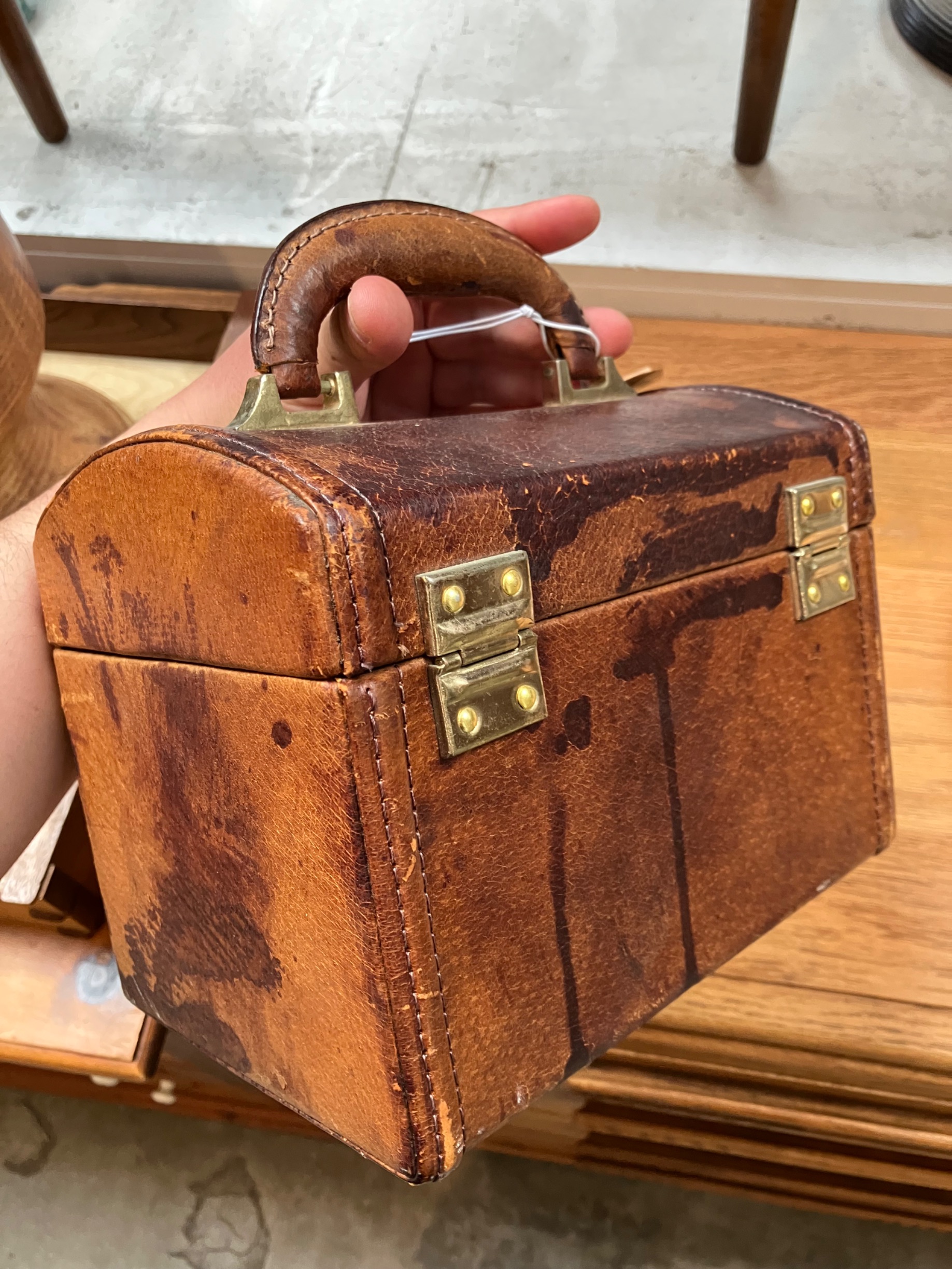 Vintage Leather Box with Brass Lock thumbnail 3