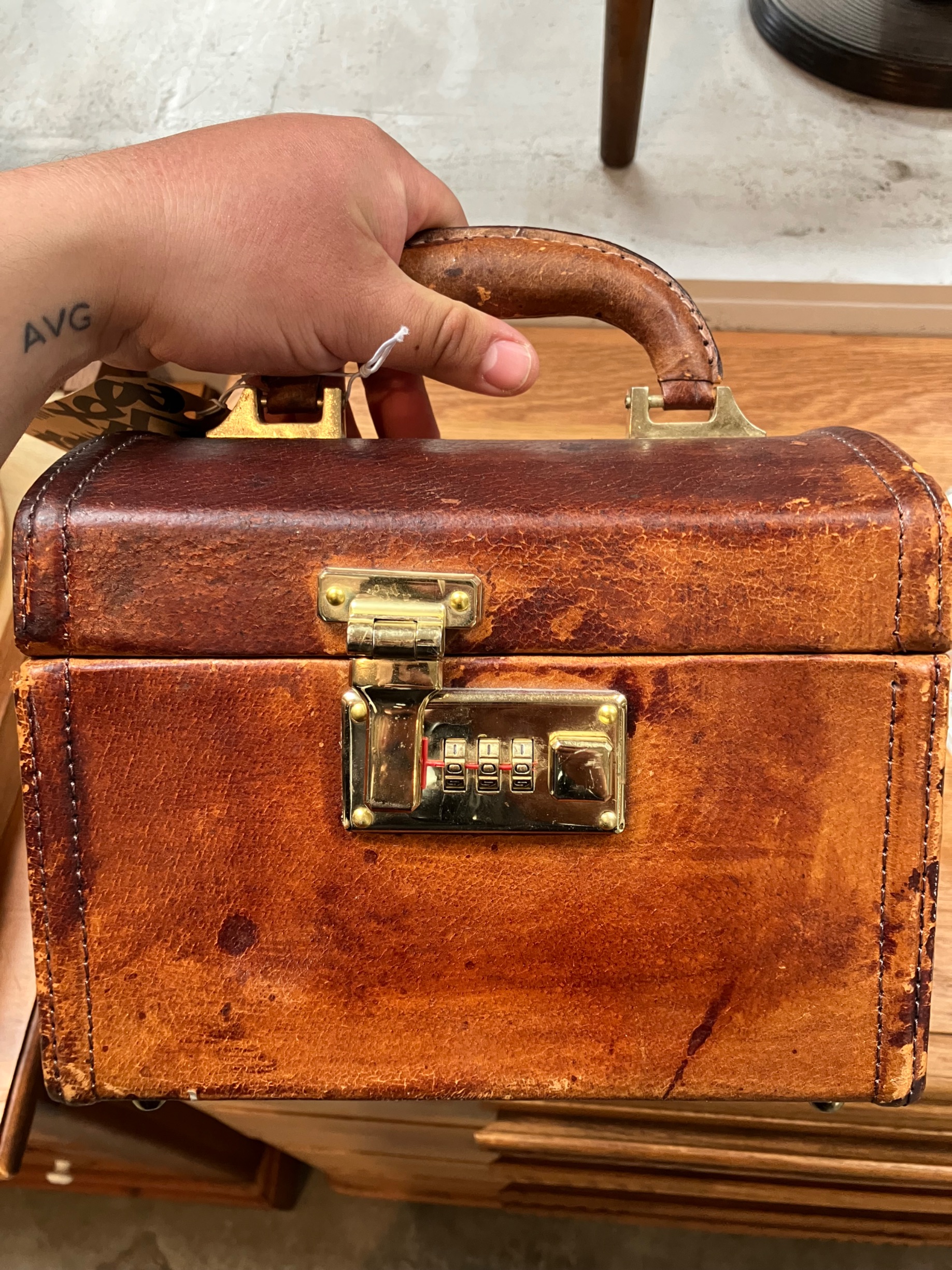 Vintage Leather Box with Brass Lock thumbnail 4
