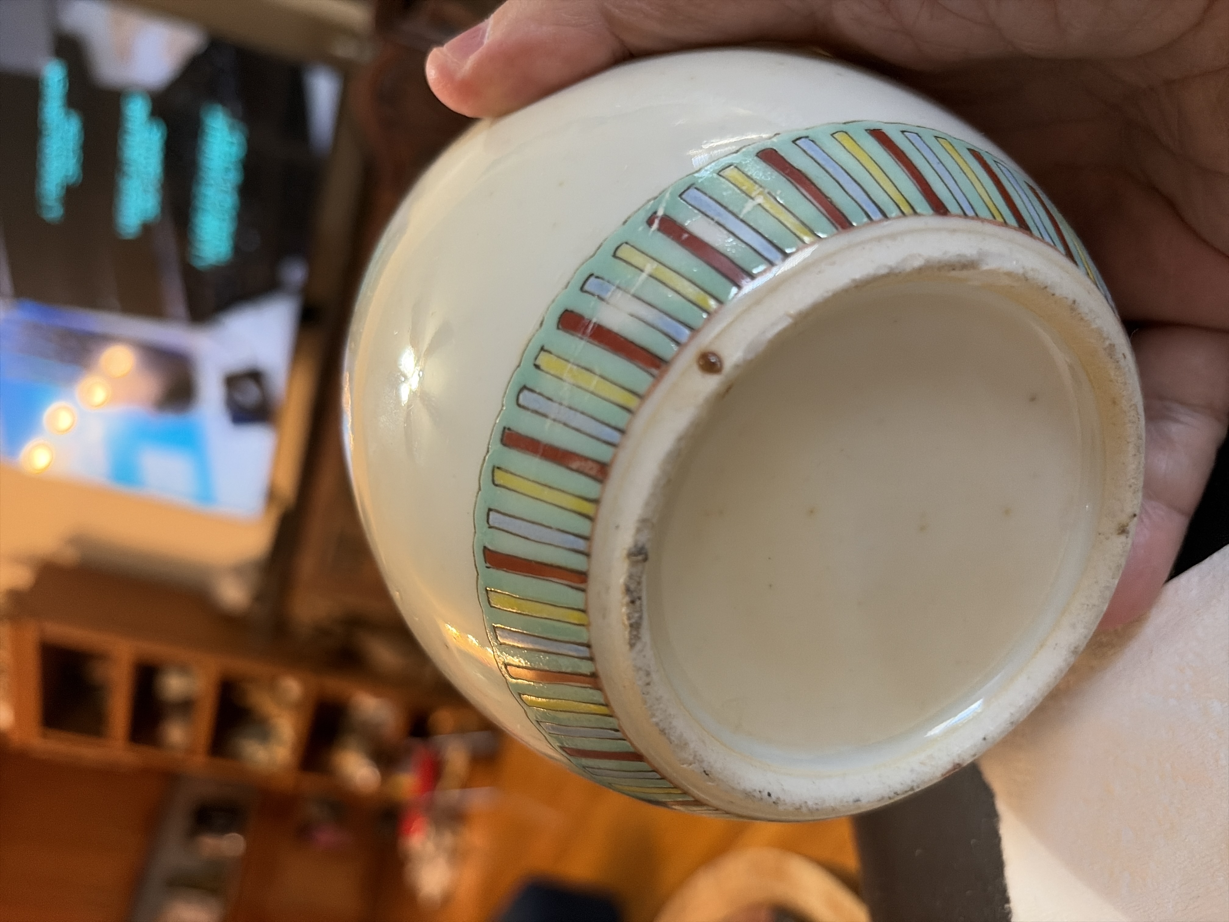 Chinese Famille Rose Porcelain Vase thumbnail 4