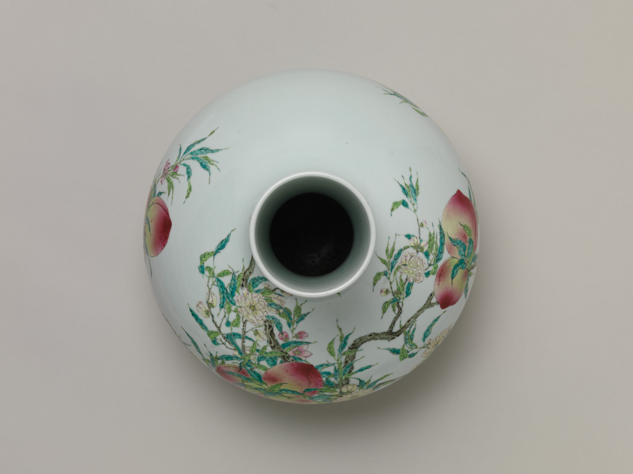 Qianlong Style Famille-Rose Porcelain 'Nine Peaches' Tianqiuping Vase thumbnail 3