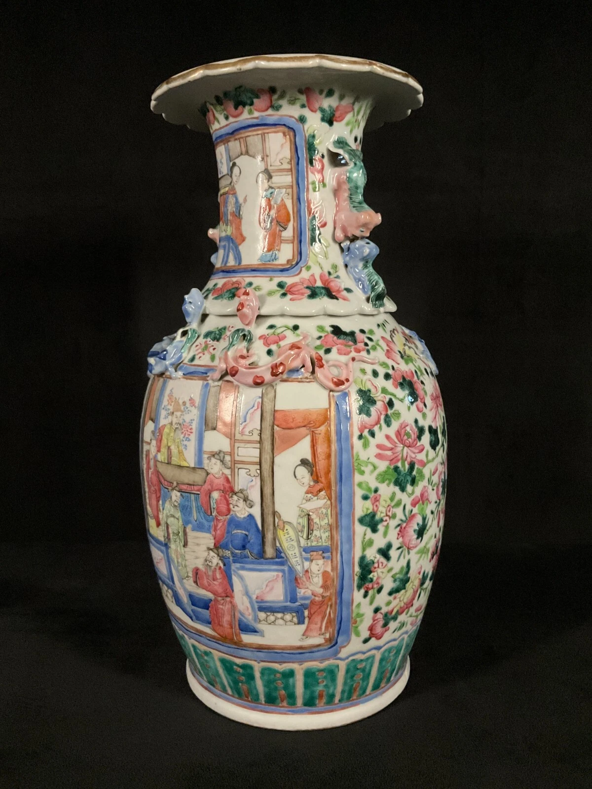 Chinese Late Qing Period Famille Rose Millefleur Baluster Vase thumbnail 2