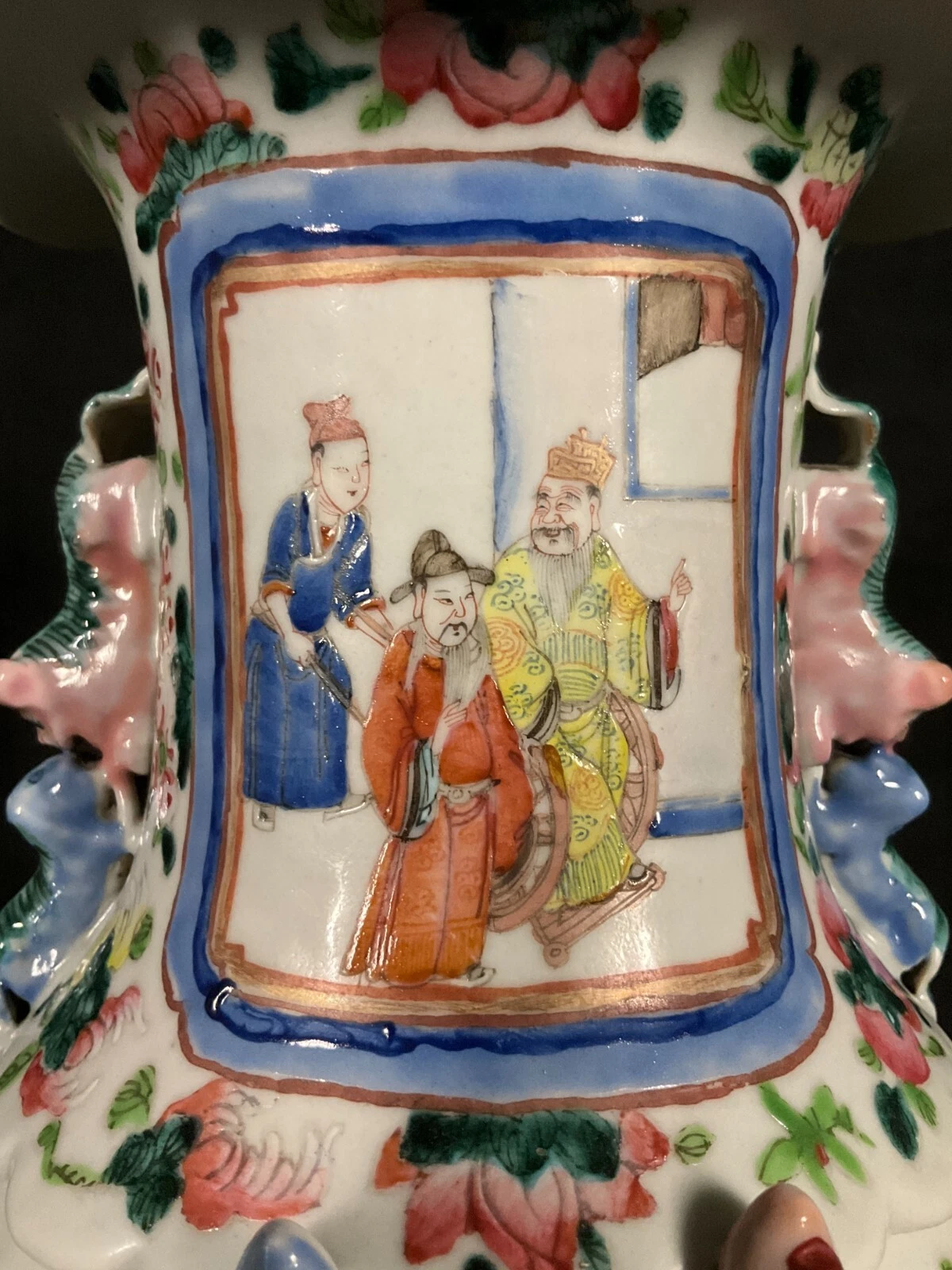 Chinese Late Qing Period Famille Rose Millefleur Baluster Vase thumbnail 4