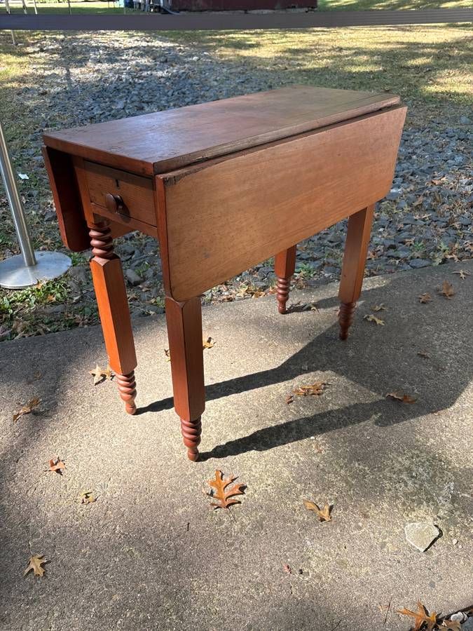 19th Century American Pine Drop-Leaf Table thumbnail 2