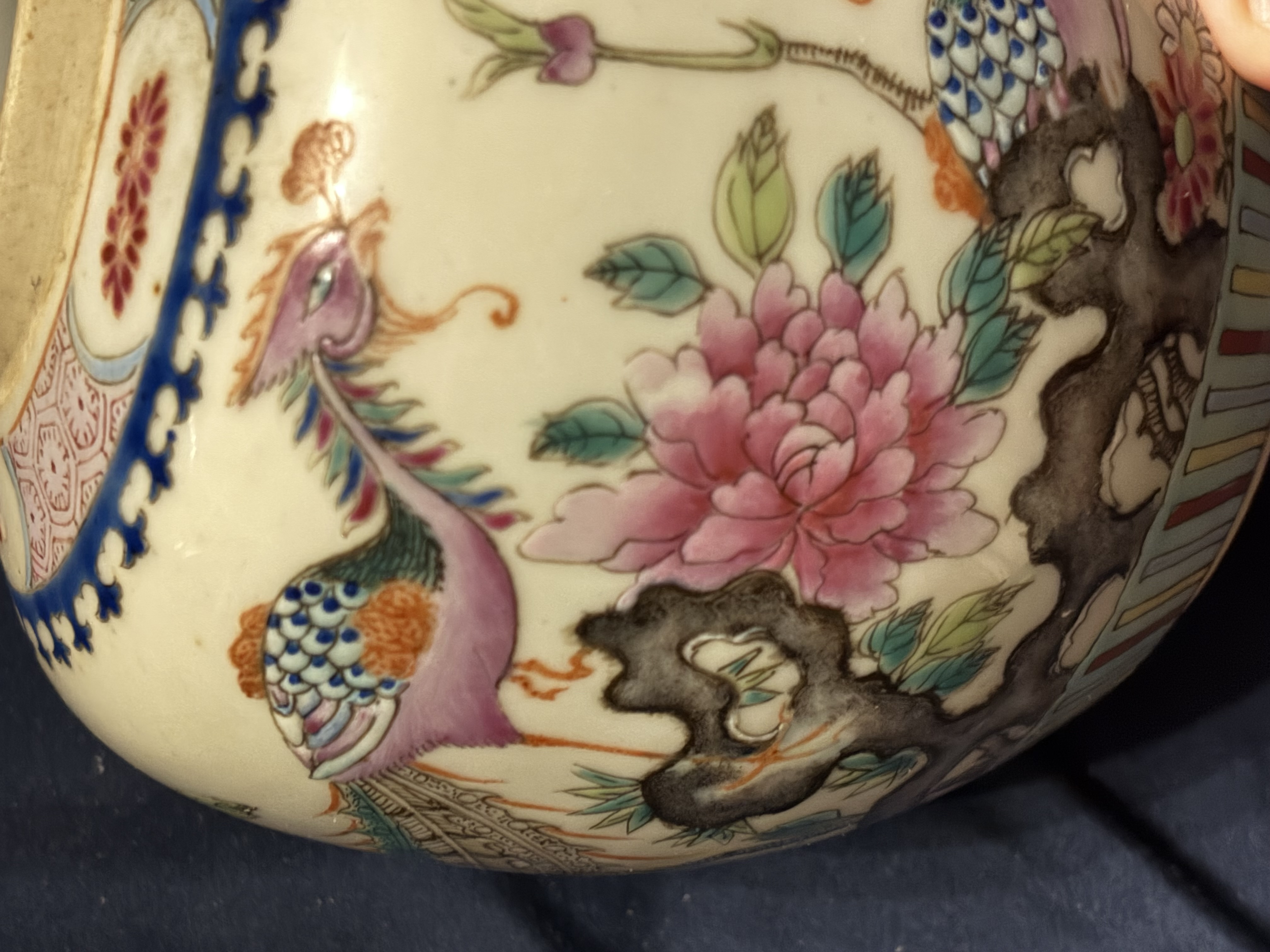 Qing Dynasty Style Famille Rose Vase thumbnail 2