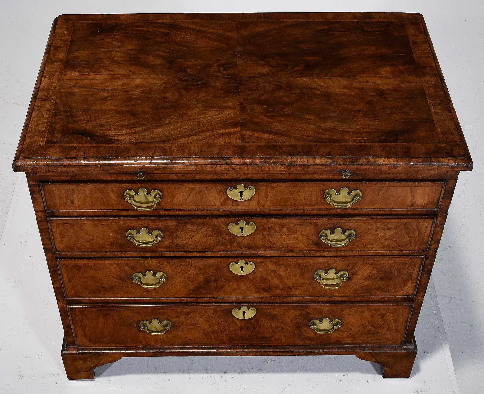 Early Georgian Figured and Bookmatched Walnut Bachelor's Chest thumbnail 3