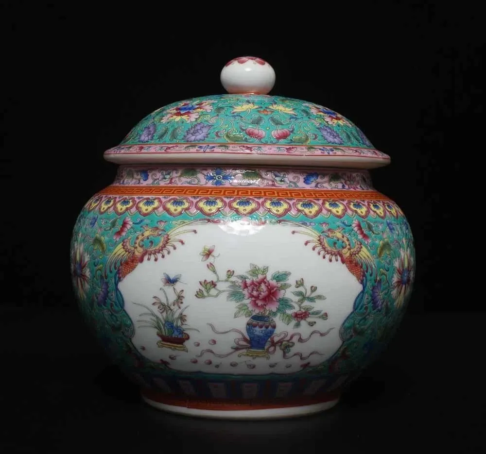 Qing Dynasty Qianlong Period Famille Rose Porcelain Covered Jar
