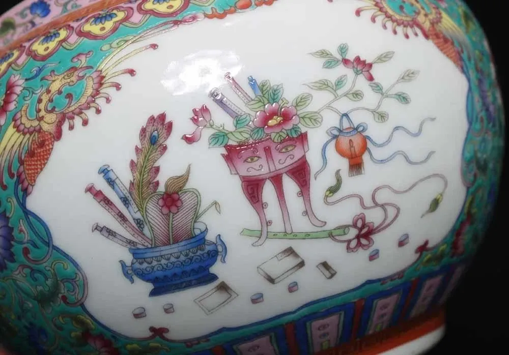 Qing Dynasty Qianlong Period Famille Rose Porcelain Covered Jar thumbnail 3