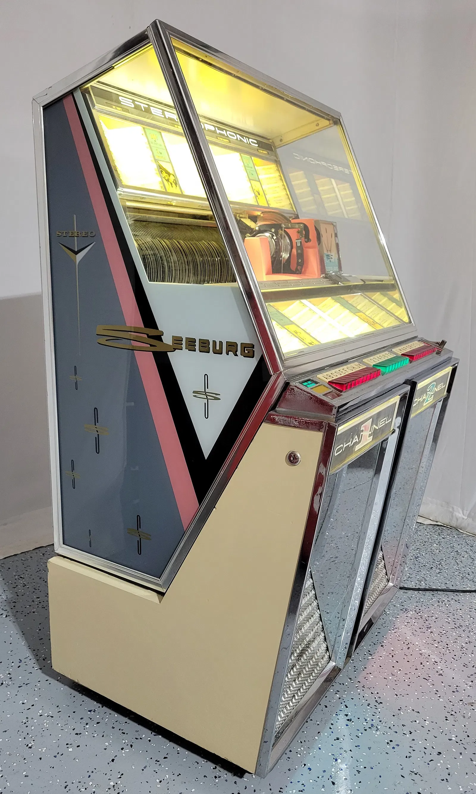 Seeburg Model 222 Stereophonic Select-O-Matic Jukebox thumbnail 4