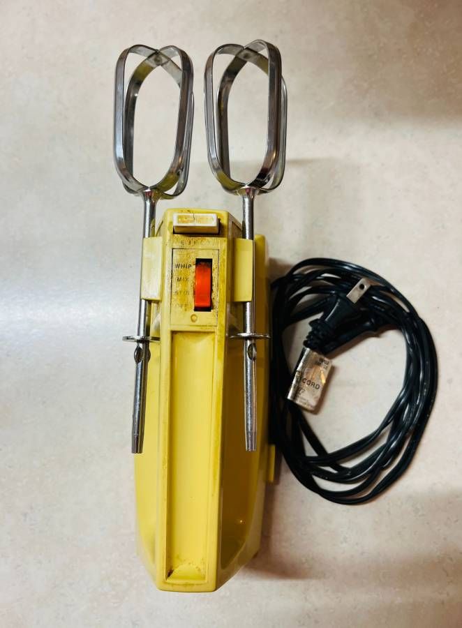 Vintage General Electric Hand Mixer thumbnail 2