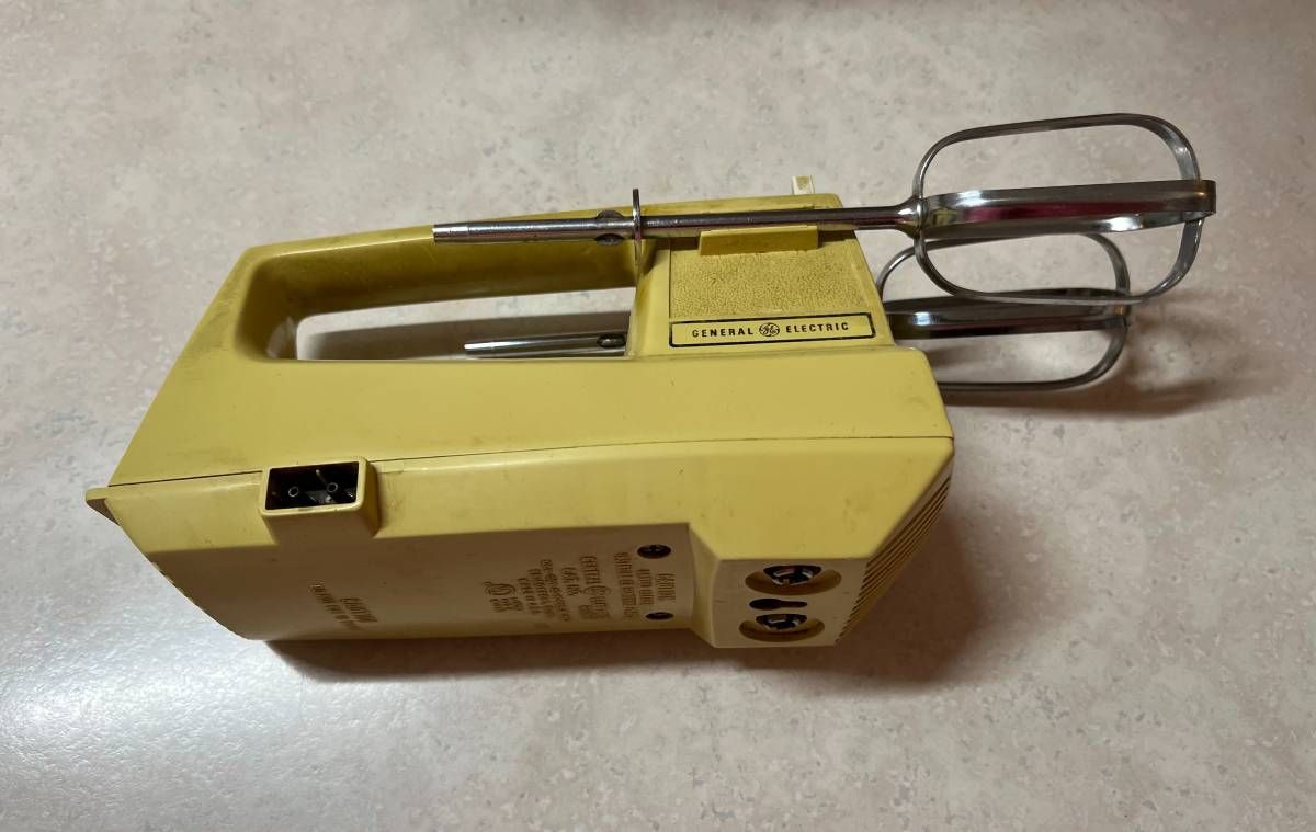 Vintage General Electric Hand Mixer thumbnail 3