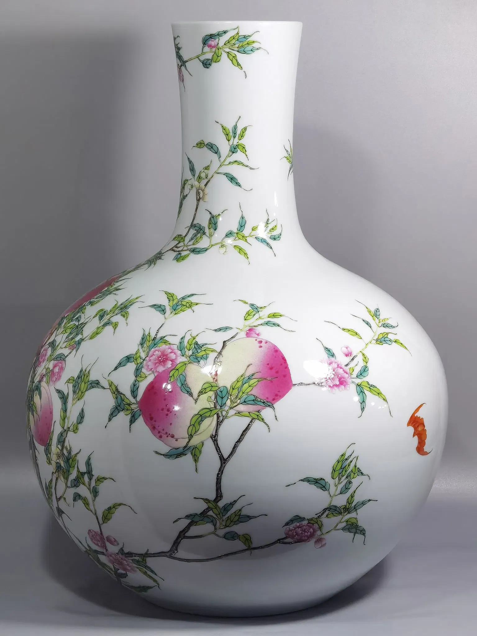 Chinese Famille Rose Style Porcelain Peach Bottle Vase thumbnail 2