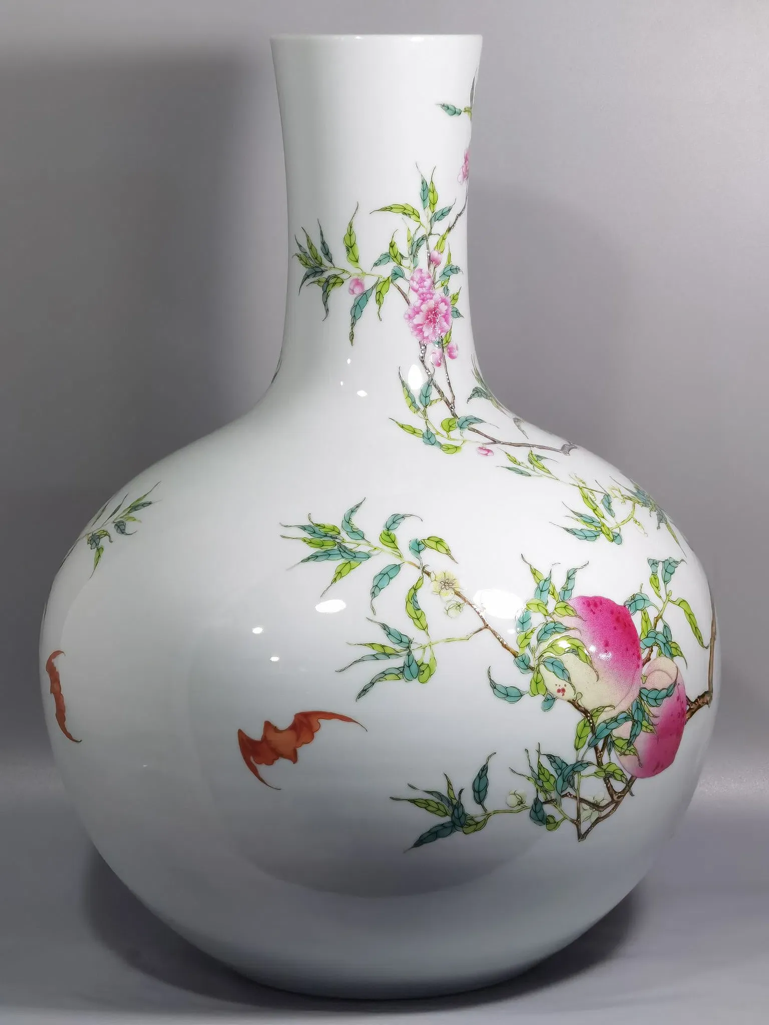 Chinese Famille Rose Style Porcelain Peach Bottle Vase thumbnail 3