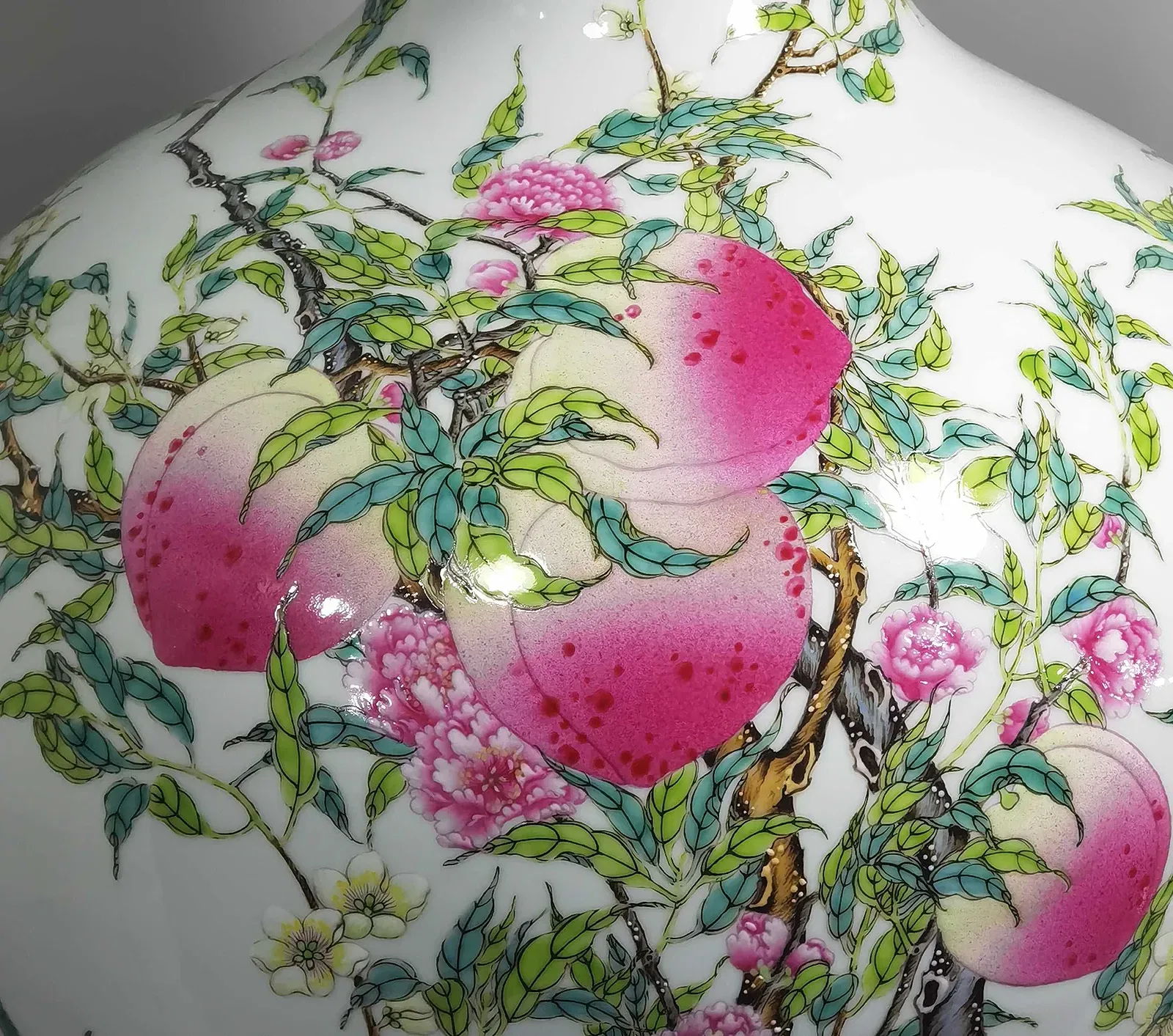 Chinese Famille Rose Style Porcelain Peach Bottle Vase thumbnail 6