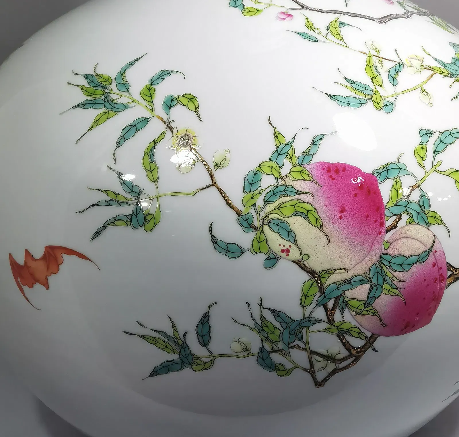 Chinese Famille Rose Style Porcelain Peach Bottle Vase thumbnail 8