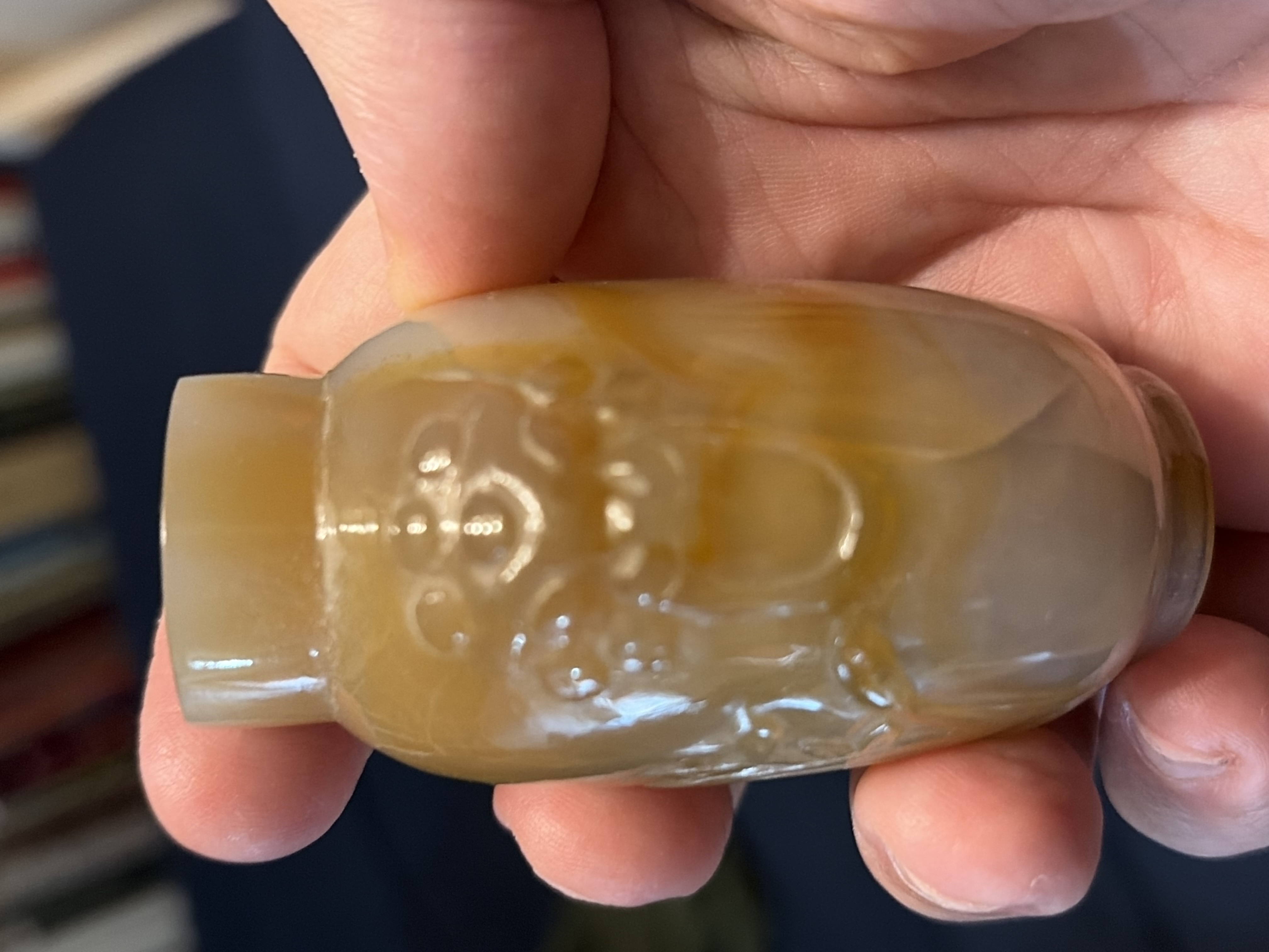 Chinese Carved Agate Snuff Bottle thumbnail 2