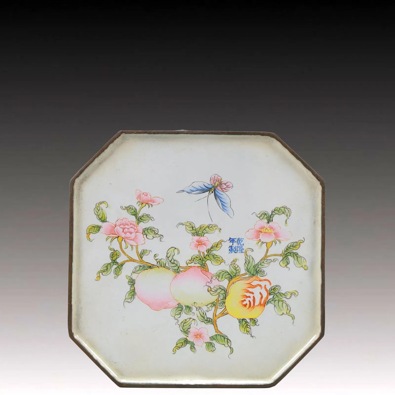Qing Style Chinese Enamel Painted Octagonal Box thumbnail 4